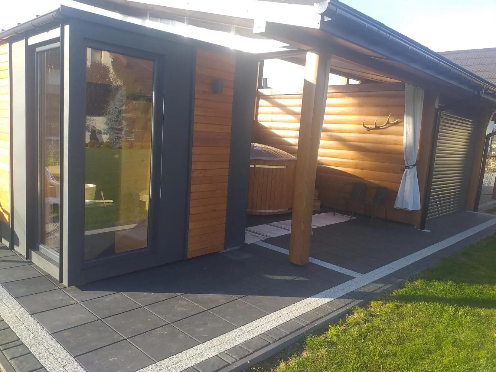 Hot Tub in Biały Jeleń z basenem i jacuzzi