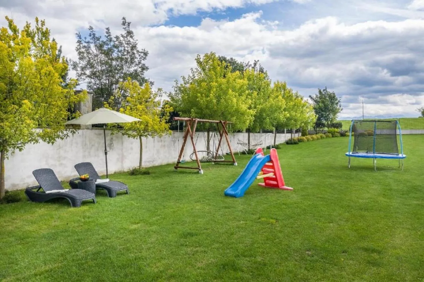 Children play ground in Biały Jeleń z basenem i jacuzzi