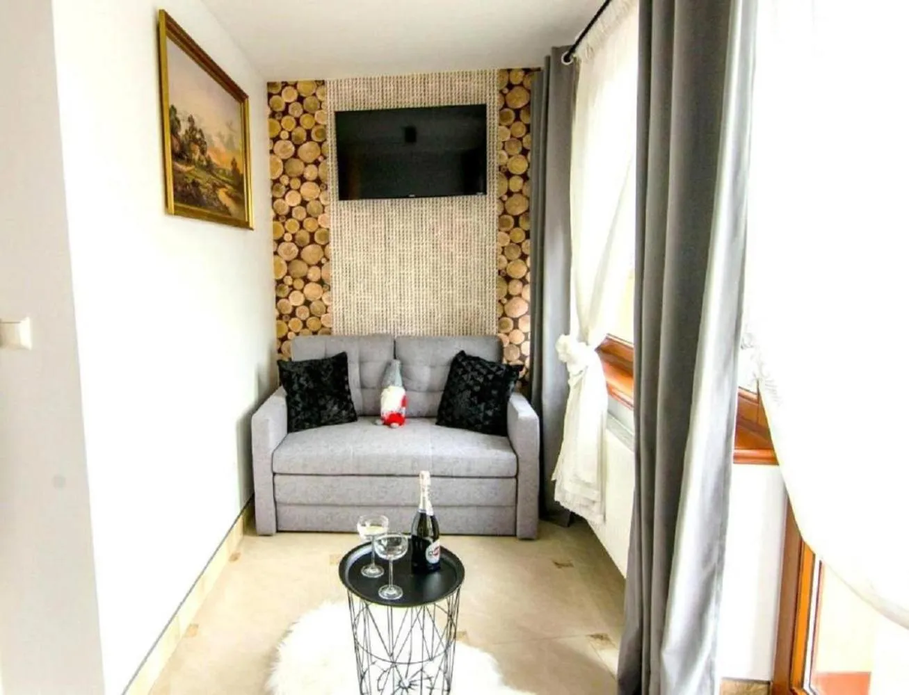 Bed in Biały Jeleń z basenem i jacuzzi