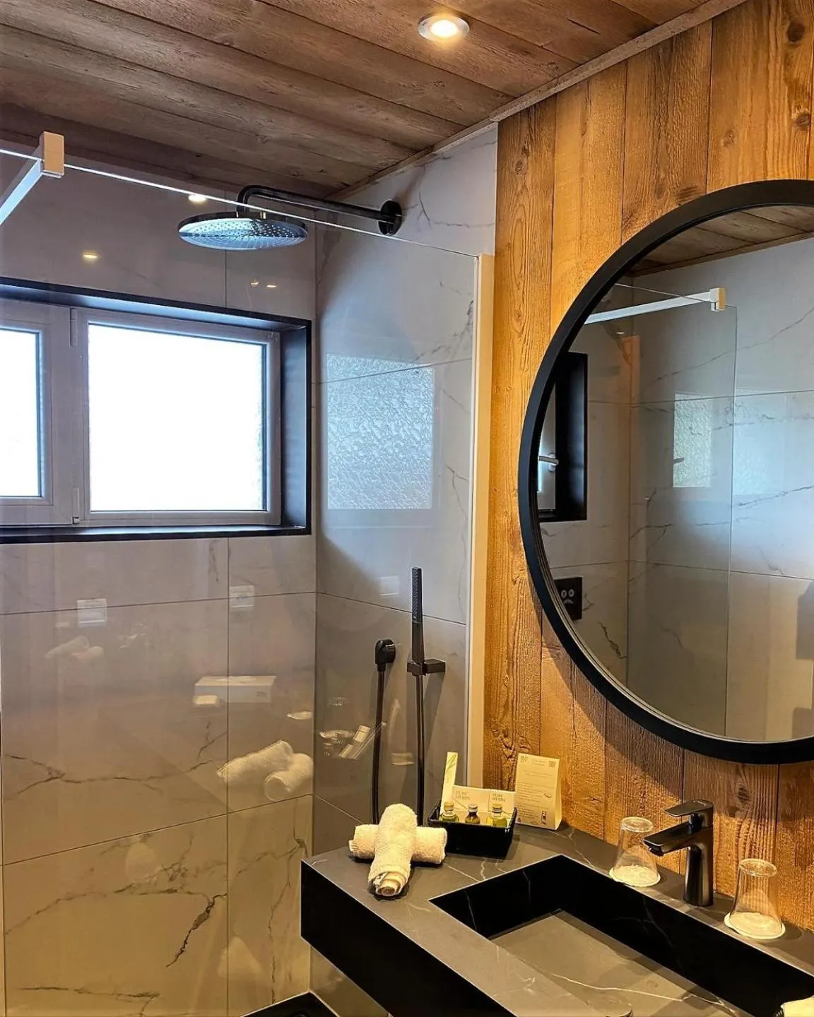 Shower, Bathroom in Chalet-Hôtel Le Labrador, The Originals Relais (Relais du Silence)