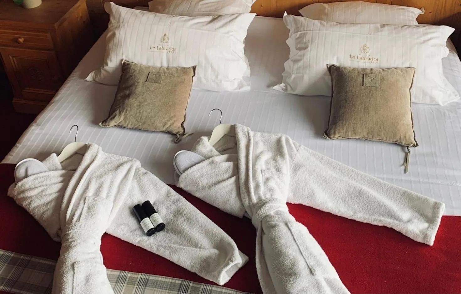 Bed in Chalet-Hôtel Le Labrador, The Originals Relais (Relais du Silence)