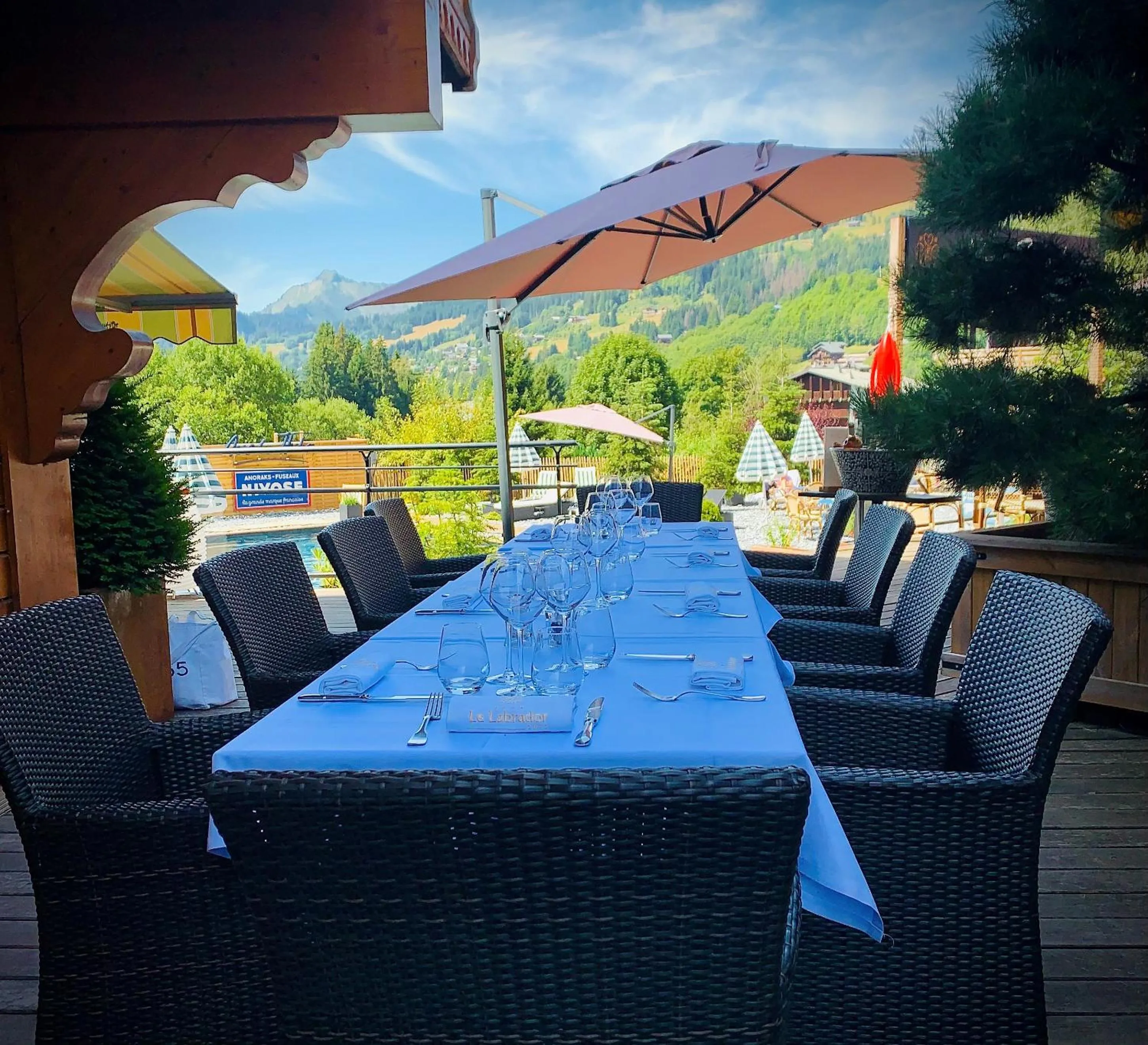 Restaurant/Places to Eat in Chalet-Hôtel Le Labrador, The Originals Relais (Relais du Silence)