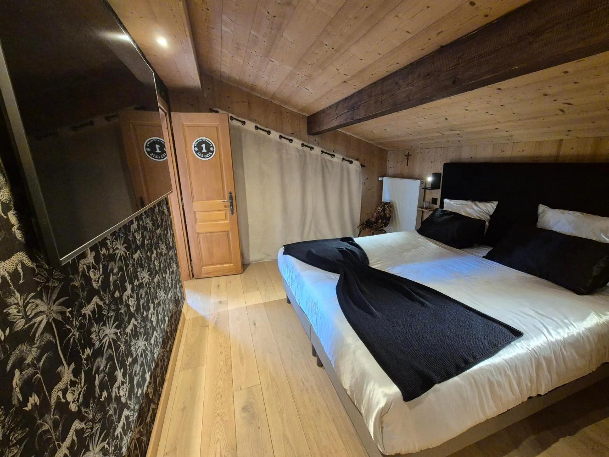 Bed in Hôtel Le Labrador 1971