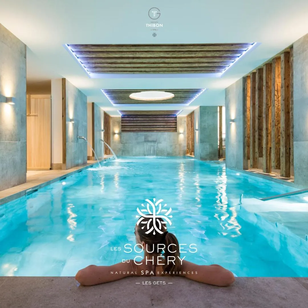 Activities, Swimming Pool in Chalet-Hôtel Le Labrador, The Originals Relais (Relais du Silence)