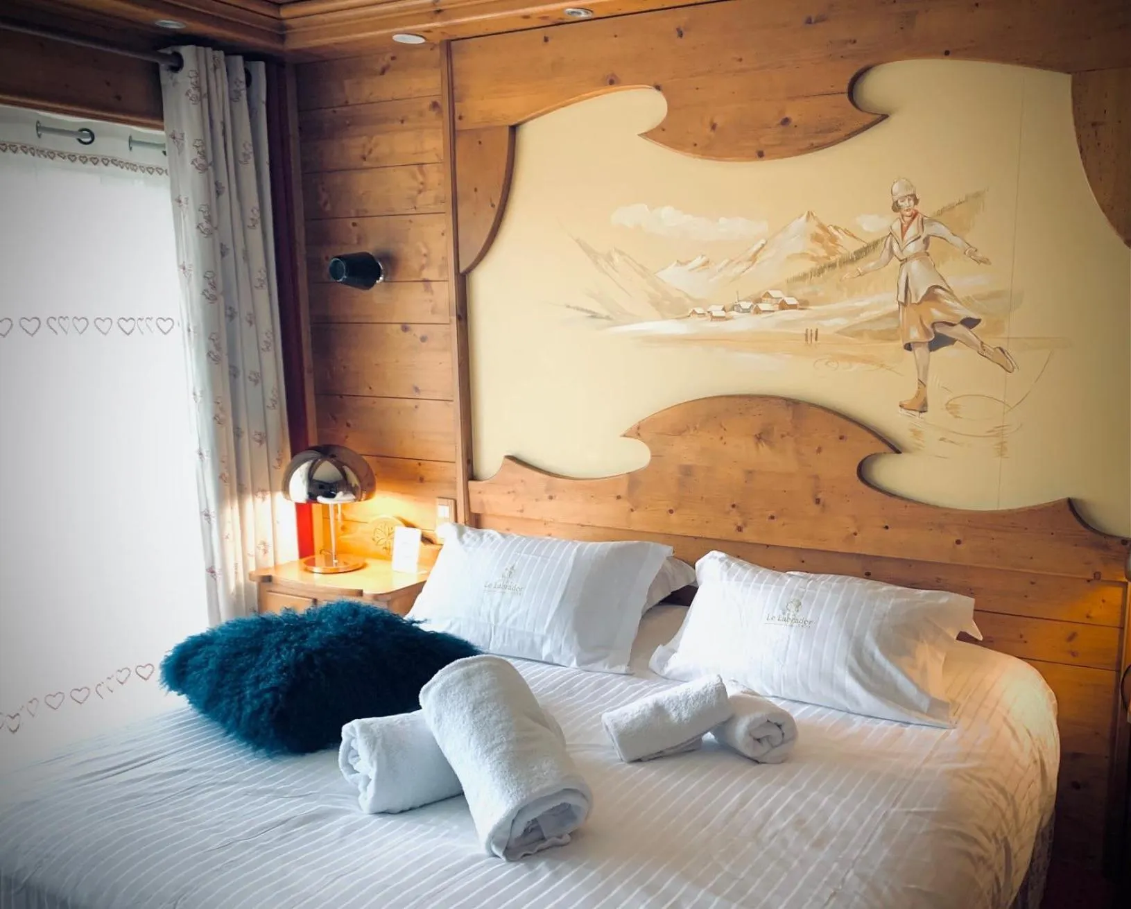 Bed in Chalet-Hôtel Le Labrador, The Originals Relais (Relais du Silence)
