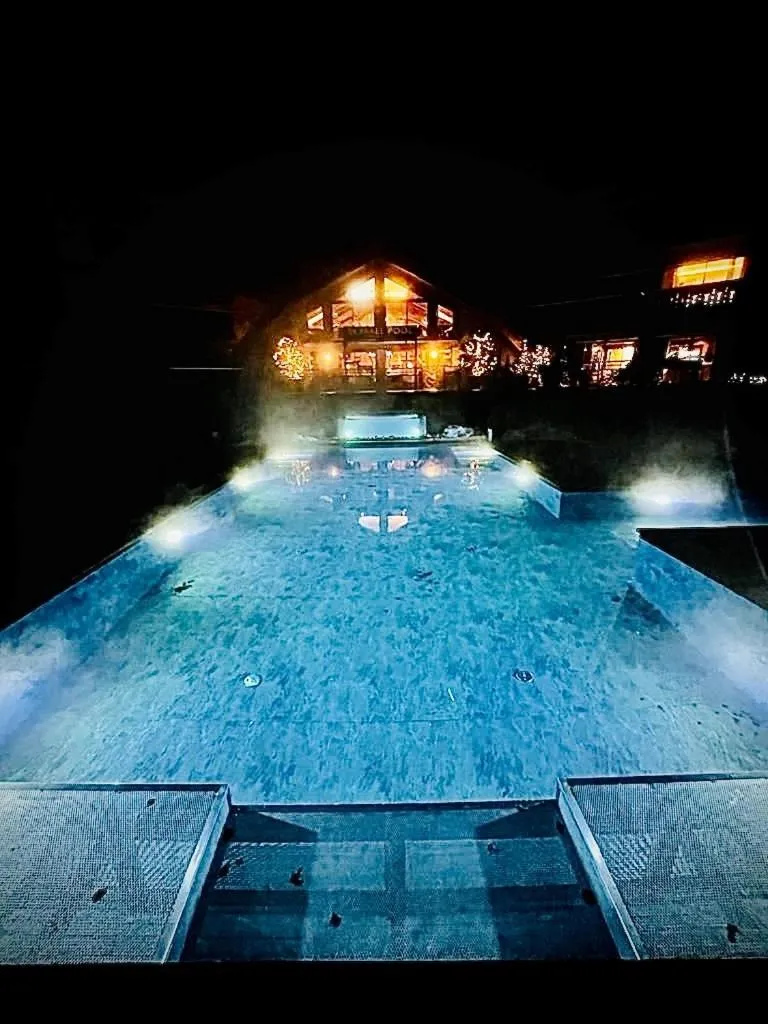 Swimming Pool in Chalet-Hôtel Le Labrador, The Originals Relais (Relais du Silence)