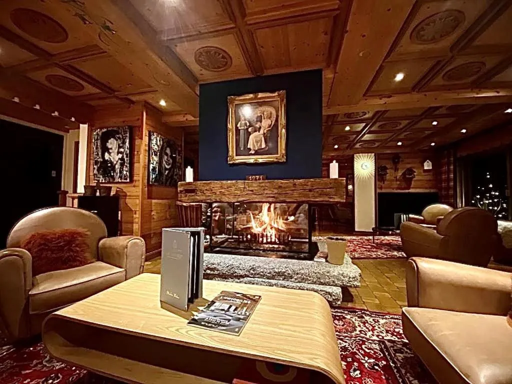 Living room, Lobby/Reception in Chalet-Hôtel Le Labrador, The Originals Relais (Relais du Silence)