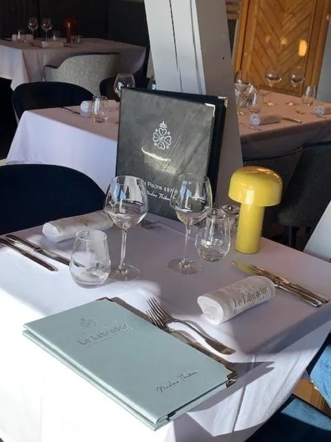 Banquet/Function facilities, Restaurant/Places to Eat in Chalet-Hôtel Le Labrador, The Originals Relais (Relais du Silence)