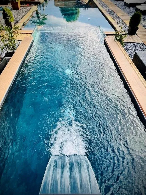 Swimming Pool in Chalet-Hôtel Le Labrador, The Originals Relais (Relais du Silence)