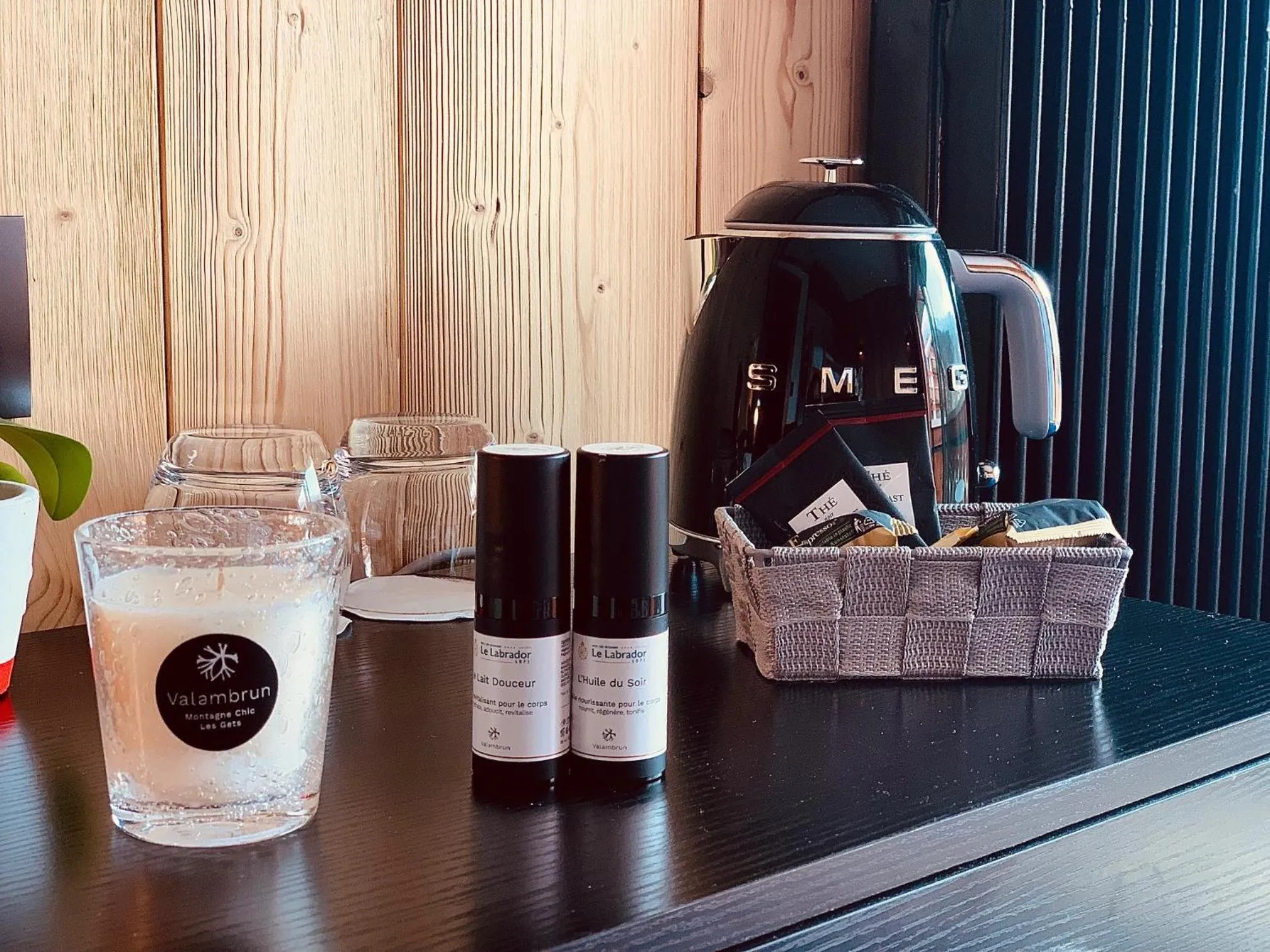 Coffee/tea facilities in Chalet-Hôtel Le Labrador, The Originals Relais (Relais du Silence)