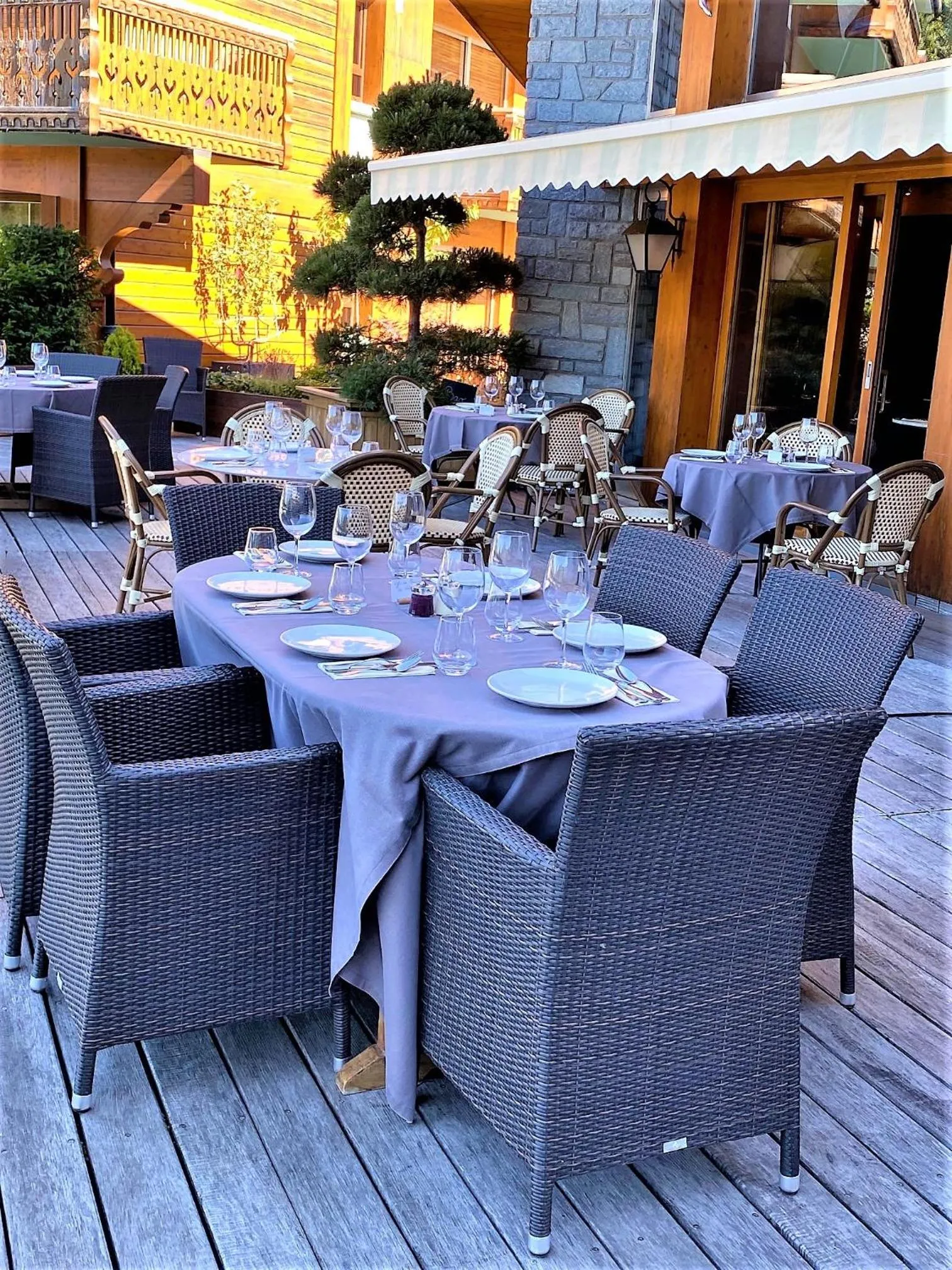 Restaurant/Places to Eat in Chalet-Hôtel Le Labrador, The Originals Relais (Relais du Silence)