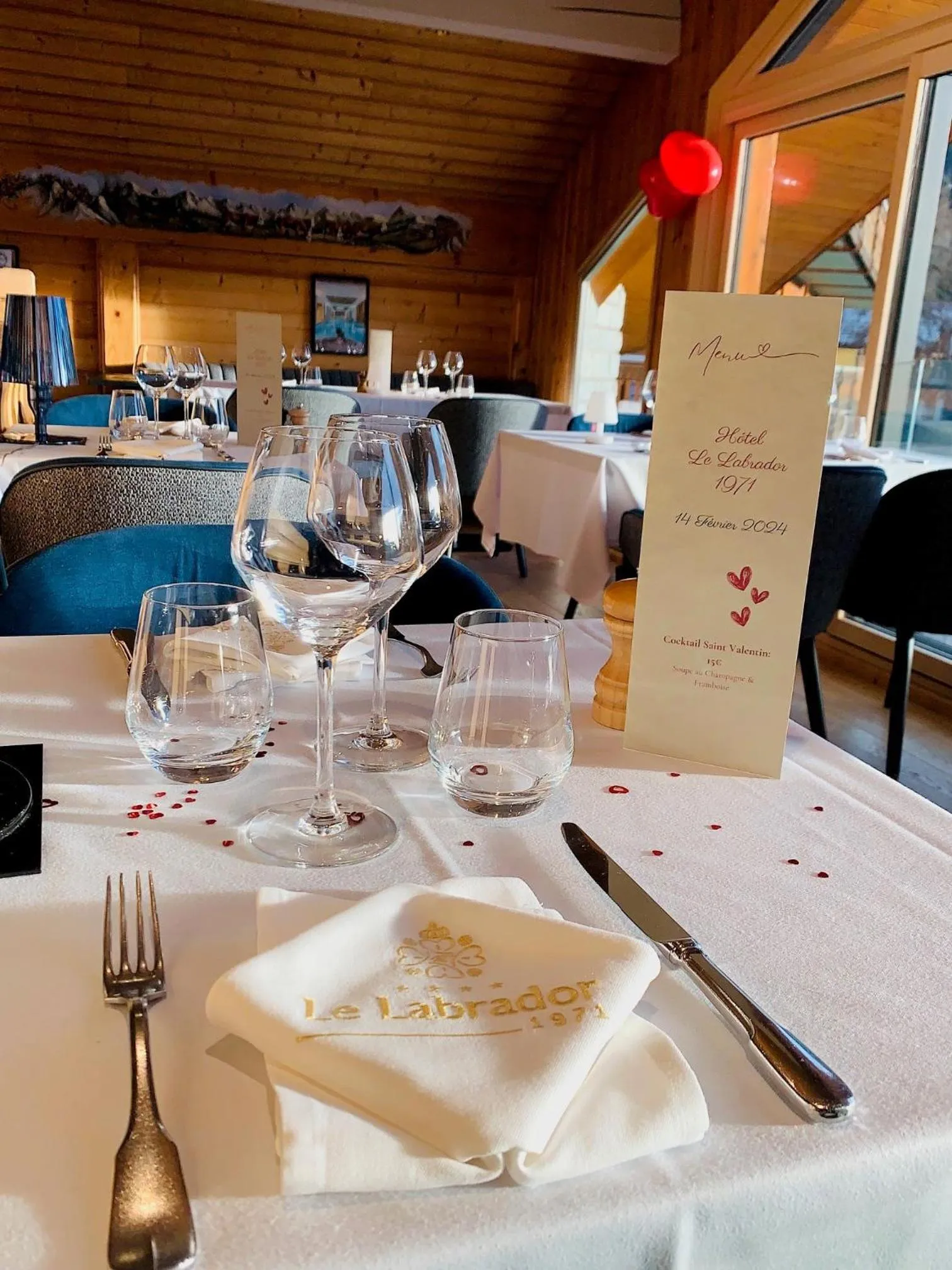 Restaurant/Places to Eat in Chalet-Hôtel Le Labrador, The Originals Relais (Relais du Silence)