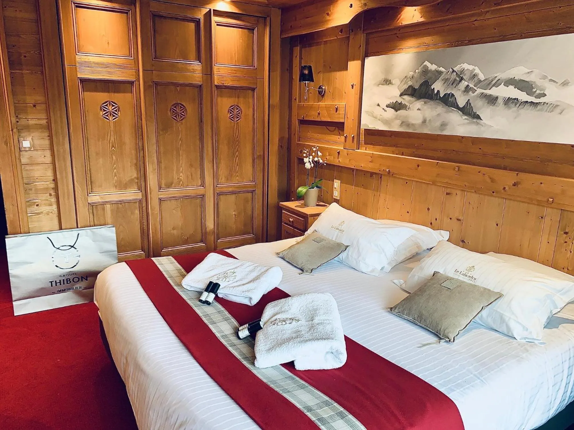 Bed in Chalet-Hôtel Le Labrador, The Originals Relais (Relais du Silence)