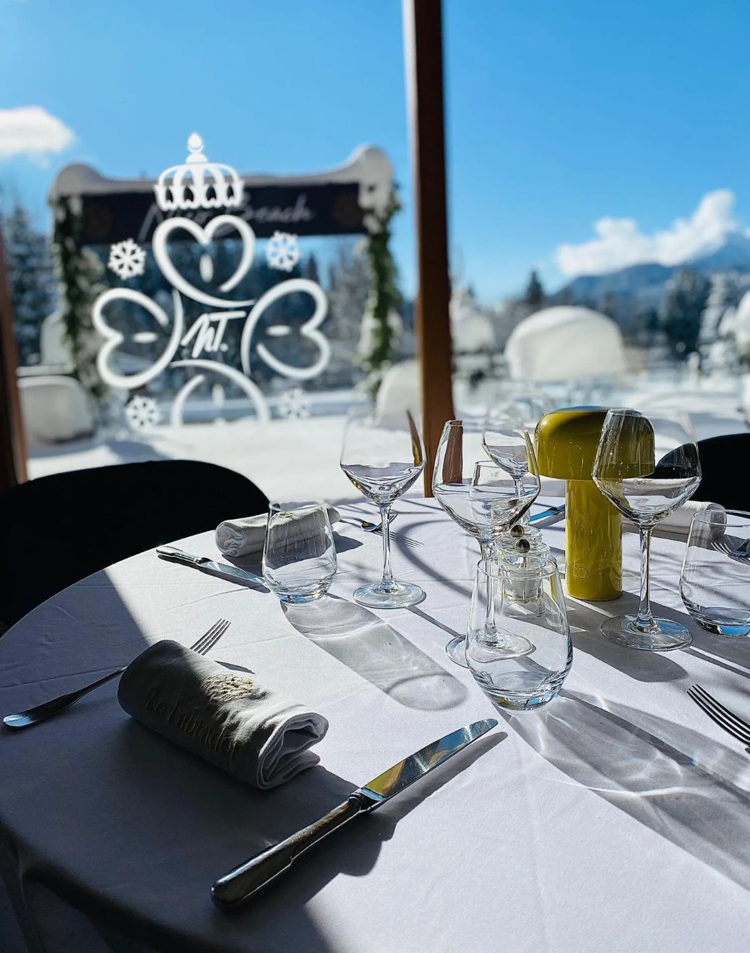 Restaurant/Places to Eat in Chalet-Hôtel Le Labrador, The Originals Relais (Relais du Silence)