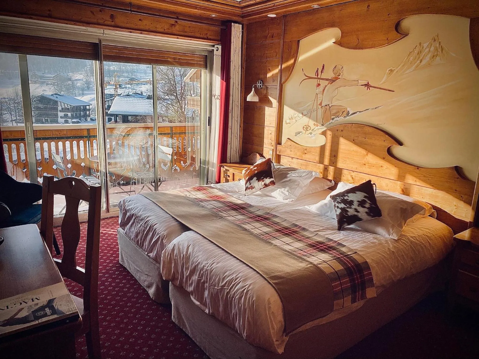 Photo of the whole room, Bed in Chalet-Hôtel Le Labrador, The Originals Relais (Relais du Silence)