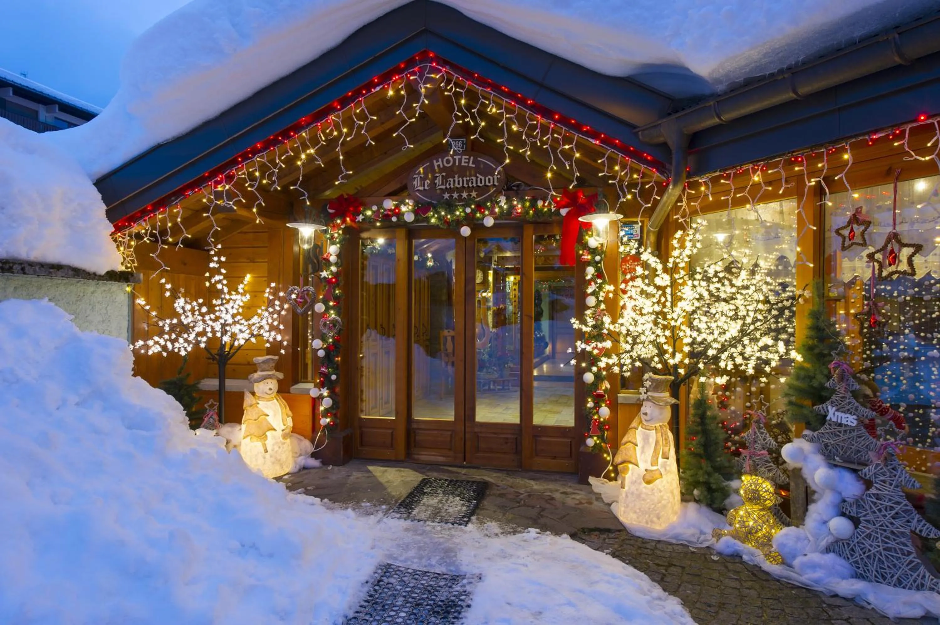Facade/entrance, Winter in Chalet-Hôtel Le Labrador, The Originals Relais (Relais du Silence)