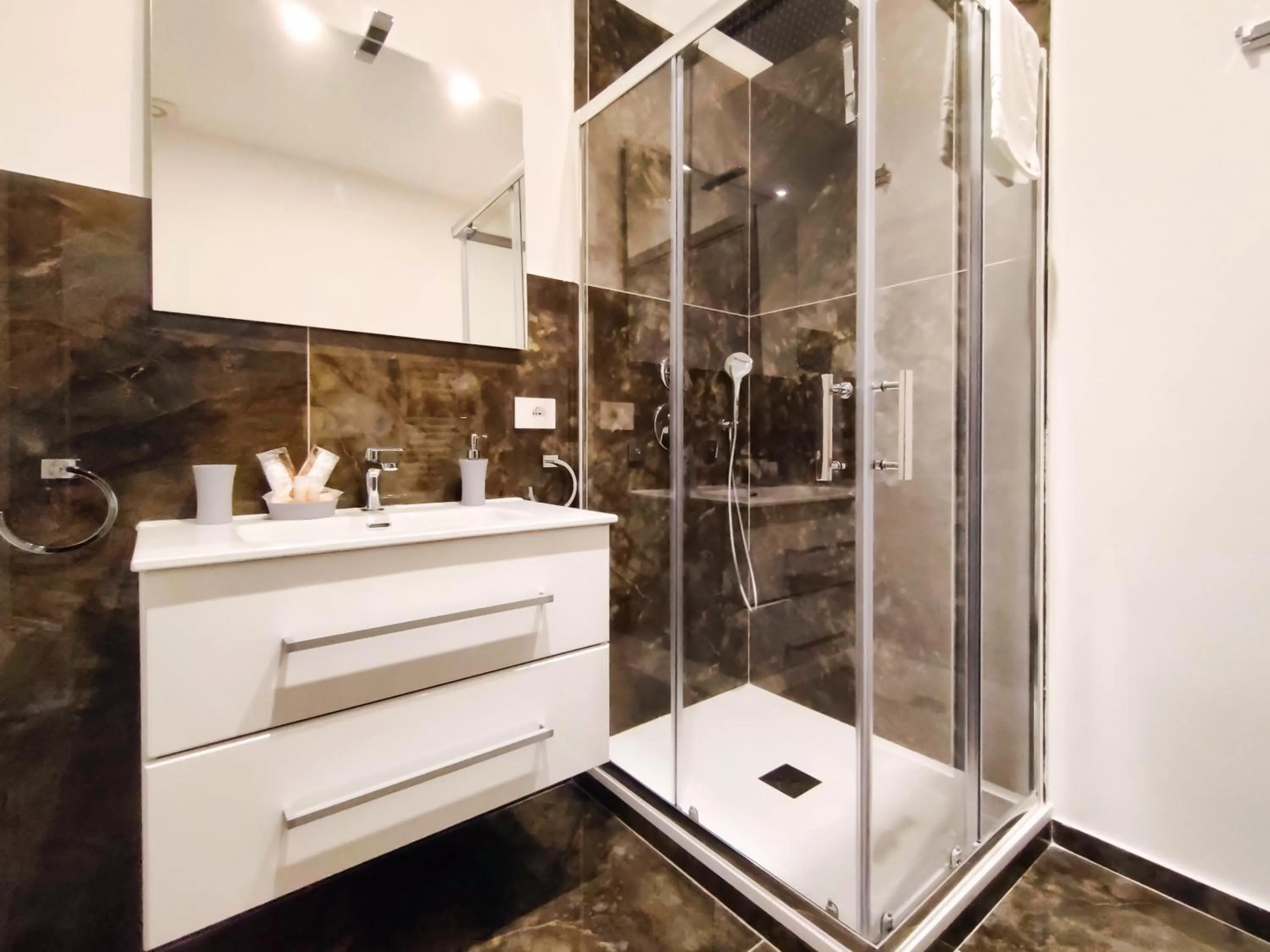 Shower in Cubacalatafimi Rooms