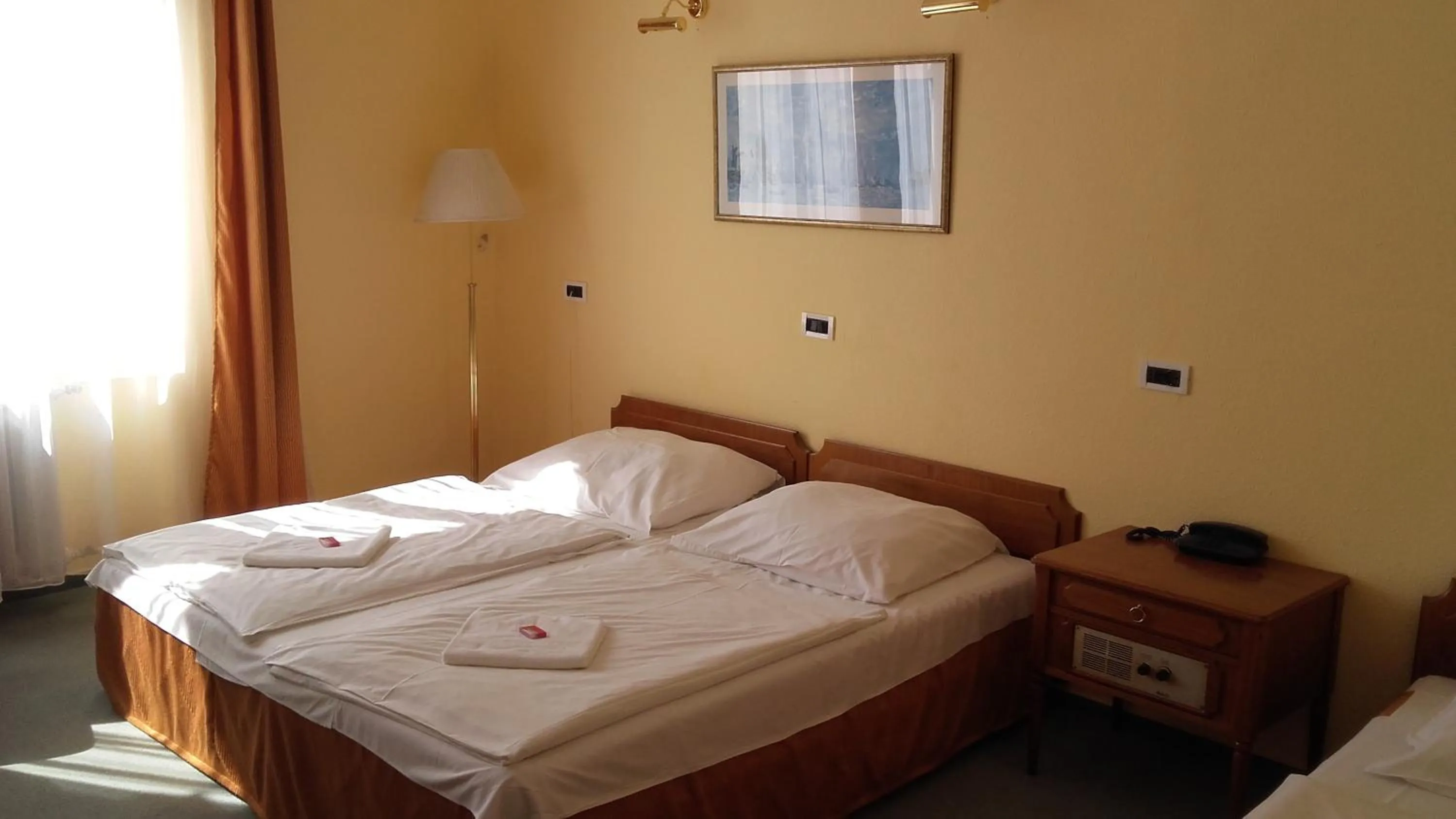 Property building, Bed in Hotel Centrál