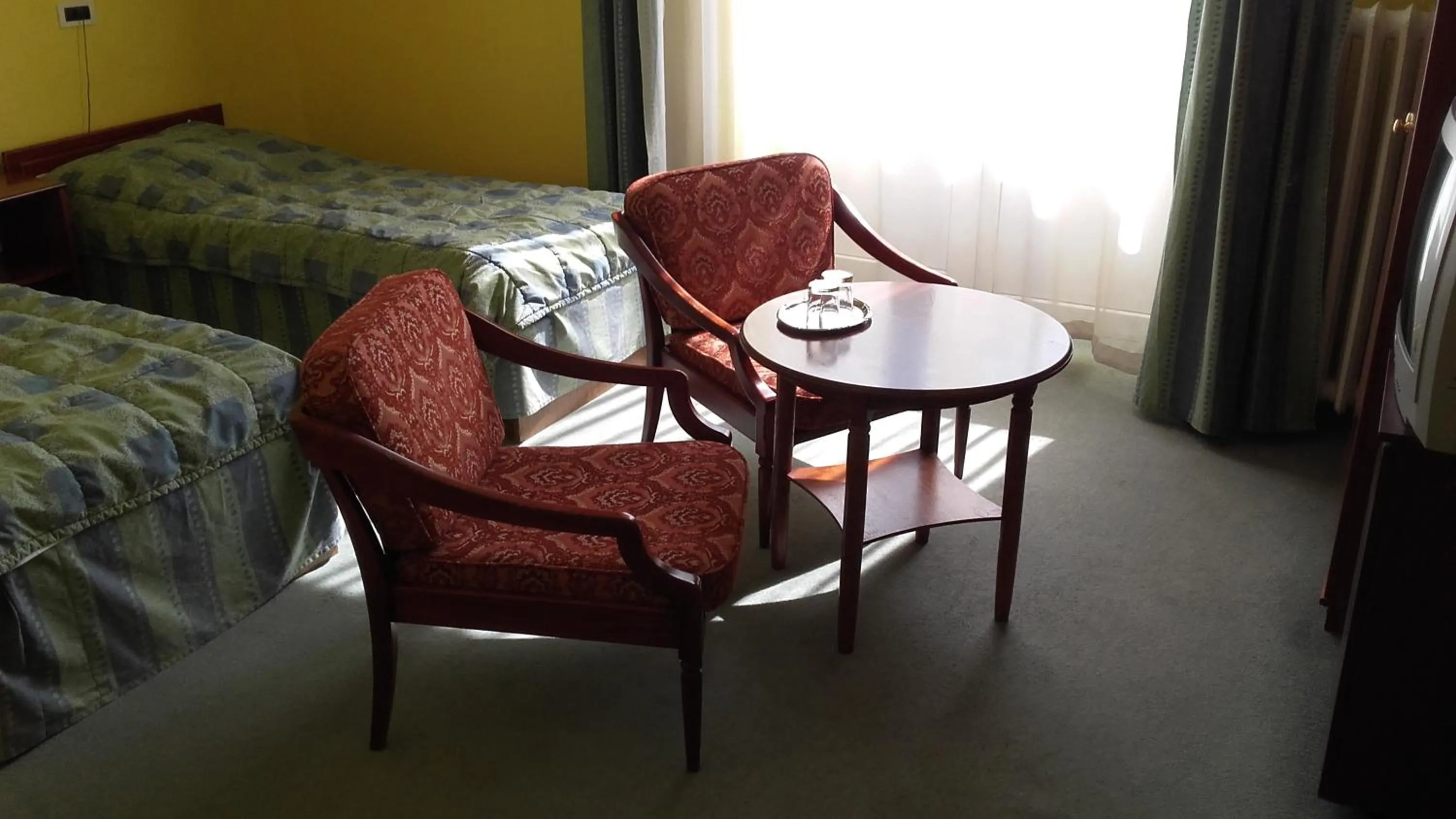 Property building, Bed in Hotel Centrál