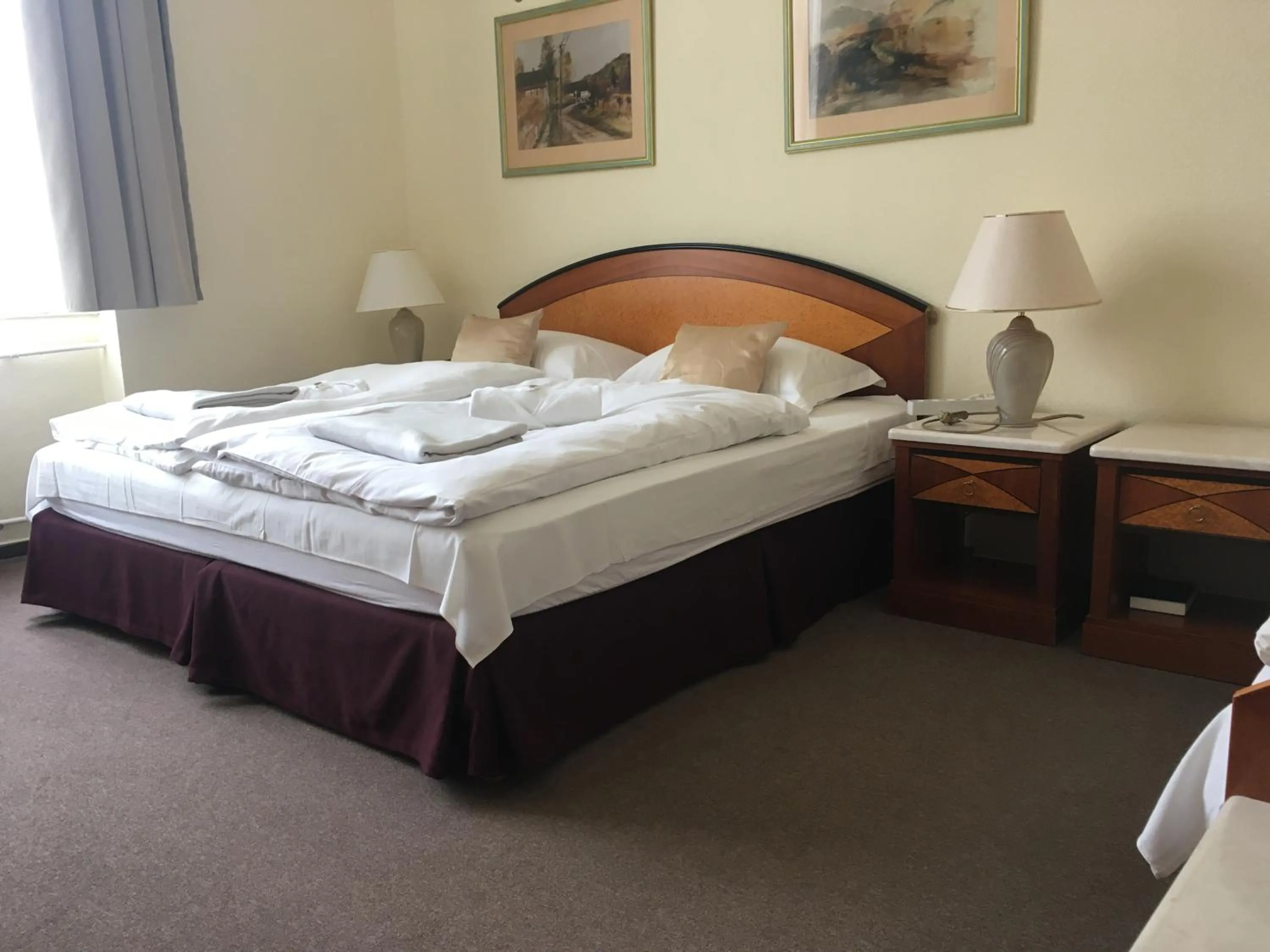 Property building, Bed in Hotel Centrál