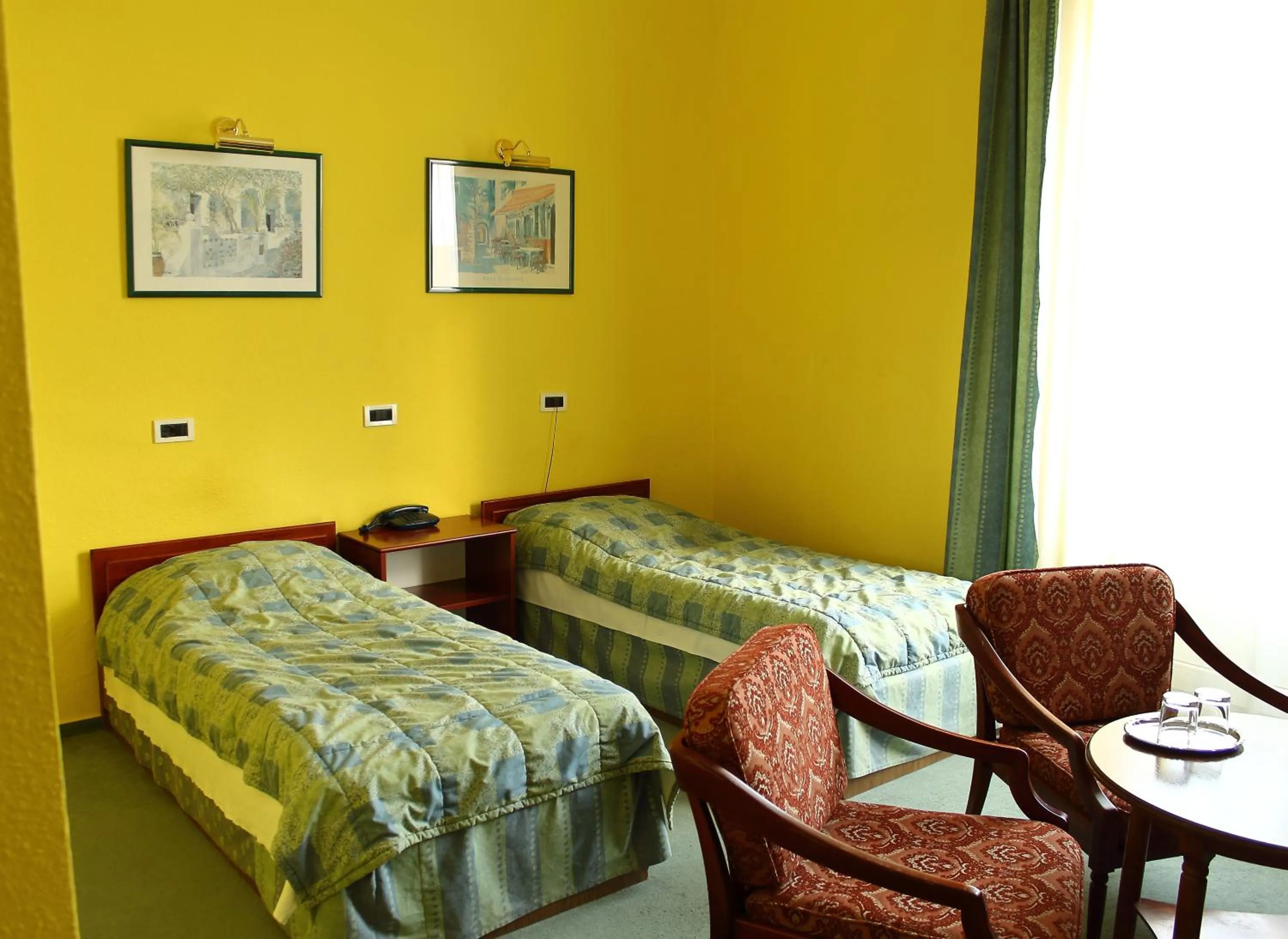 TV and multimedia, Bed in Hotel Centrál