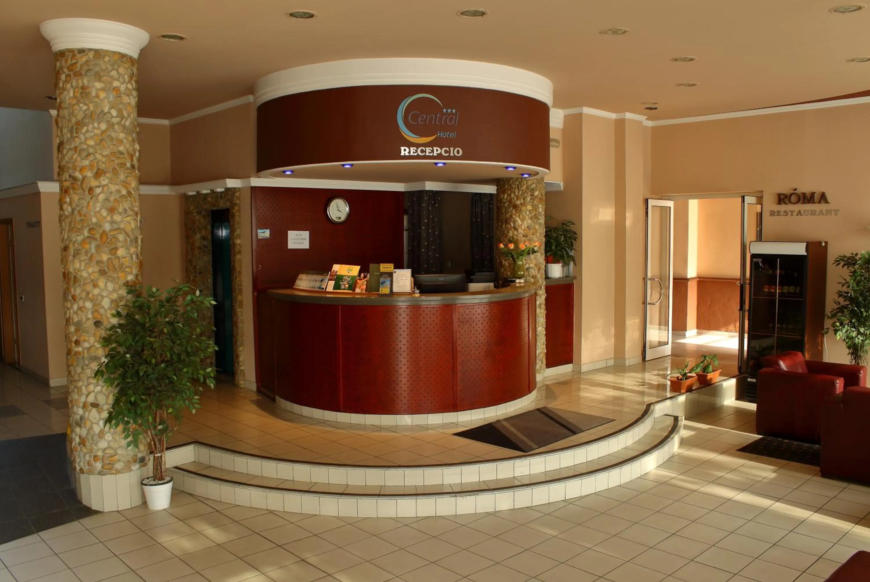 Communal lounge/ TV room in Hotel Centrál