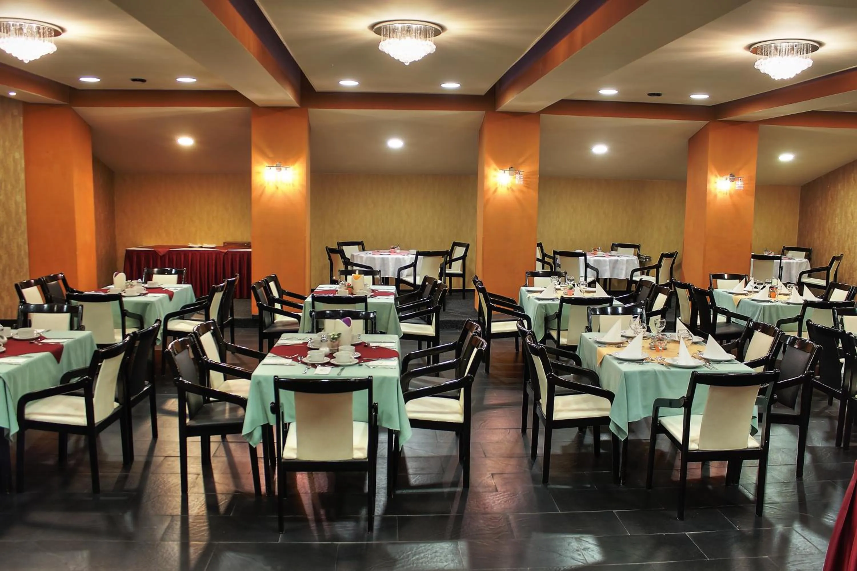 Restaurant/places to eat in Hotel Centrál