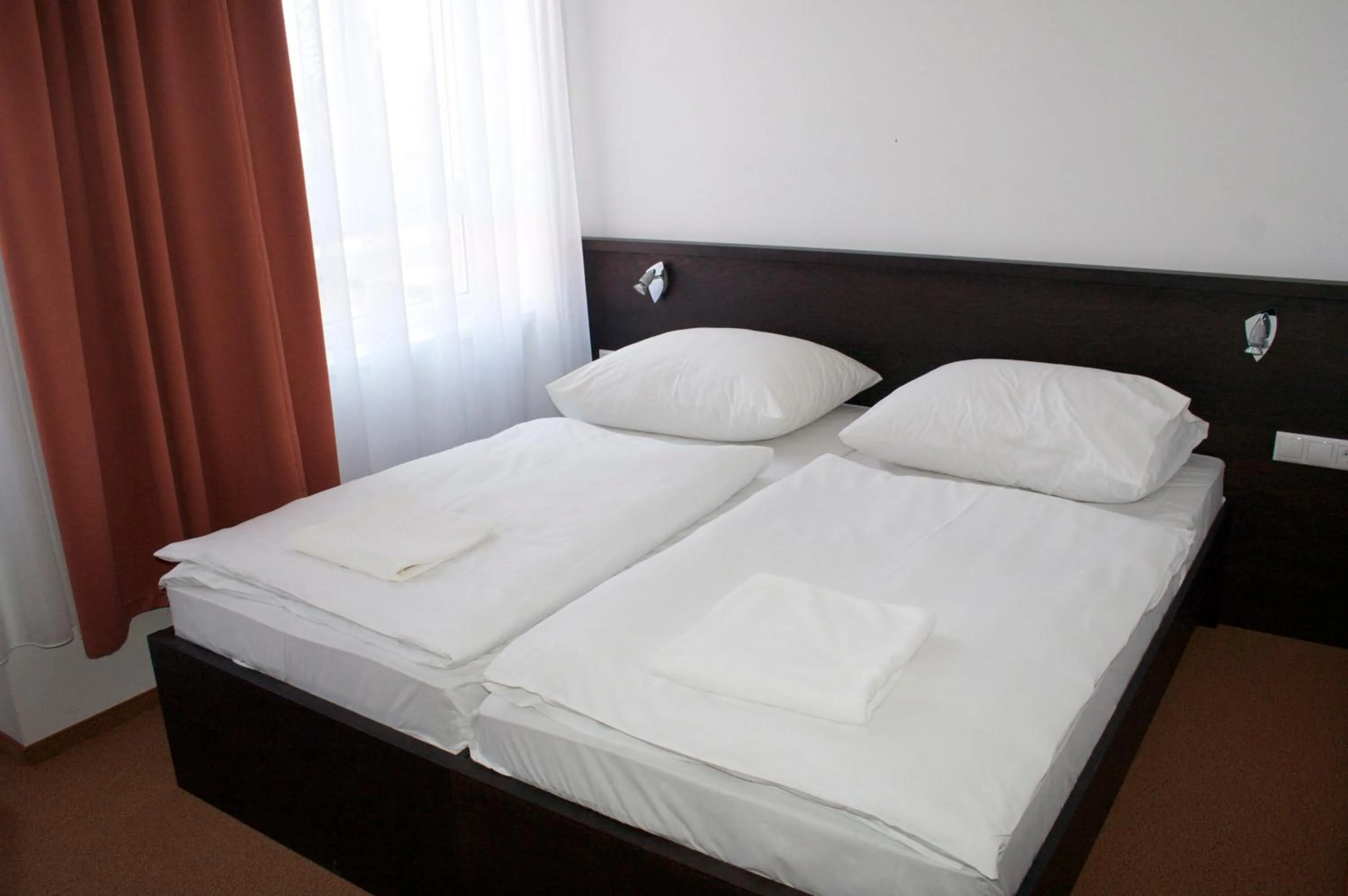 Property building, Bed in Hotel Centrál