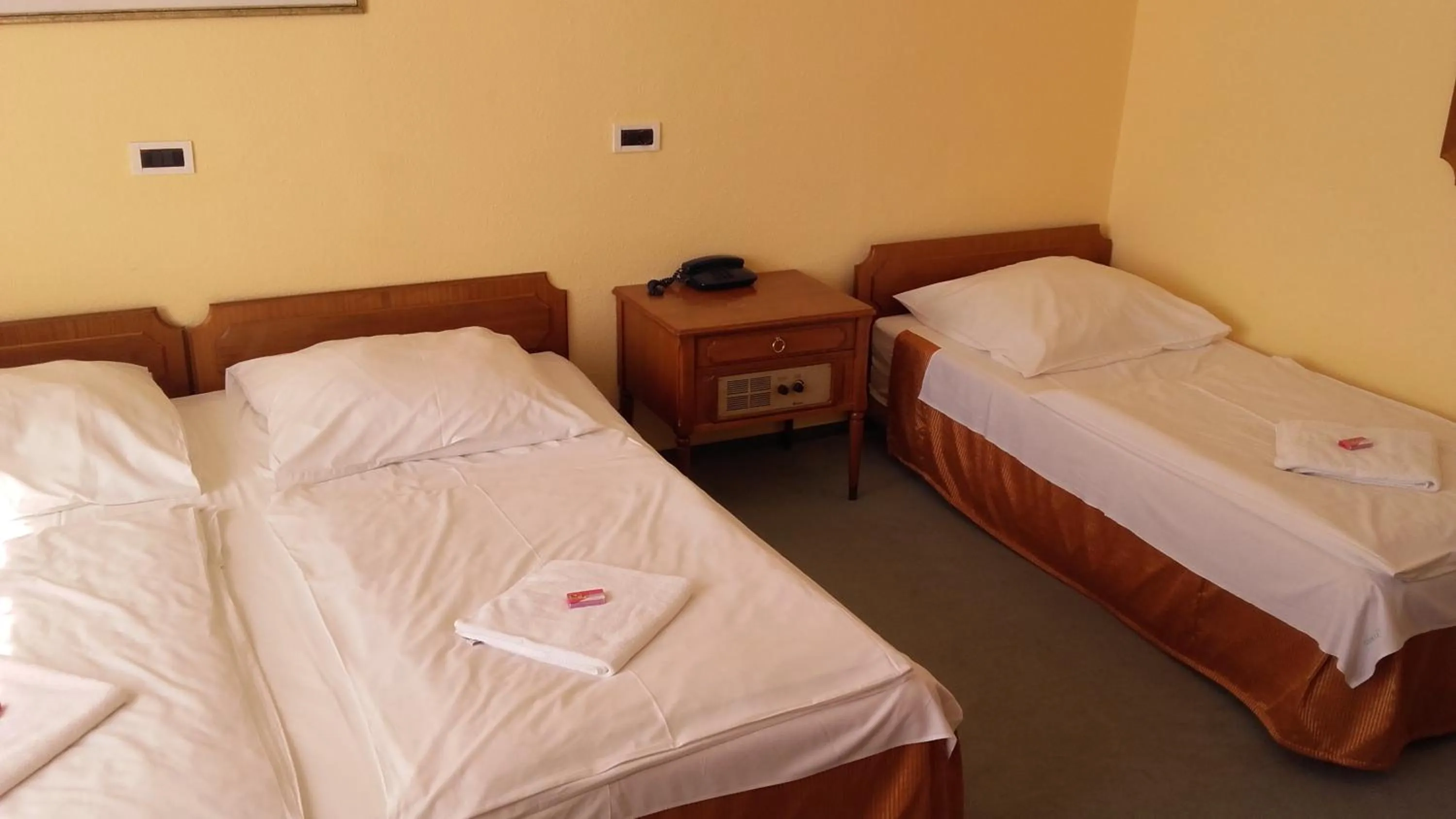 Property building, Bed in Hotel Centrál