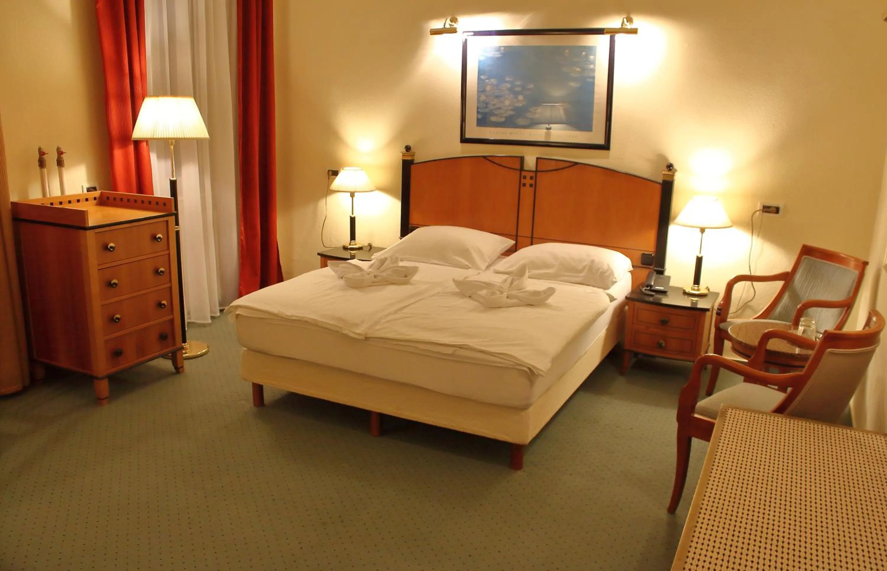 Property building, Bed in Hotel Centrál