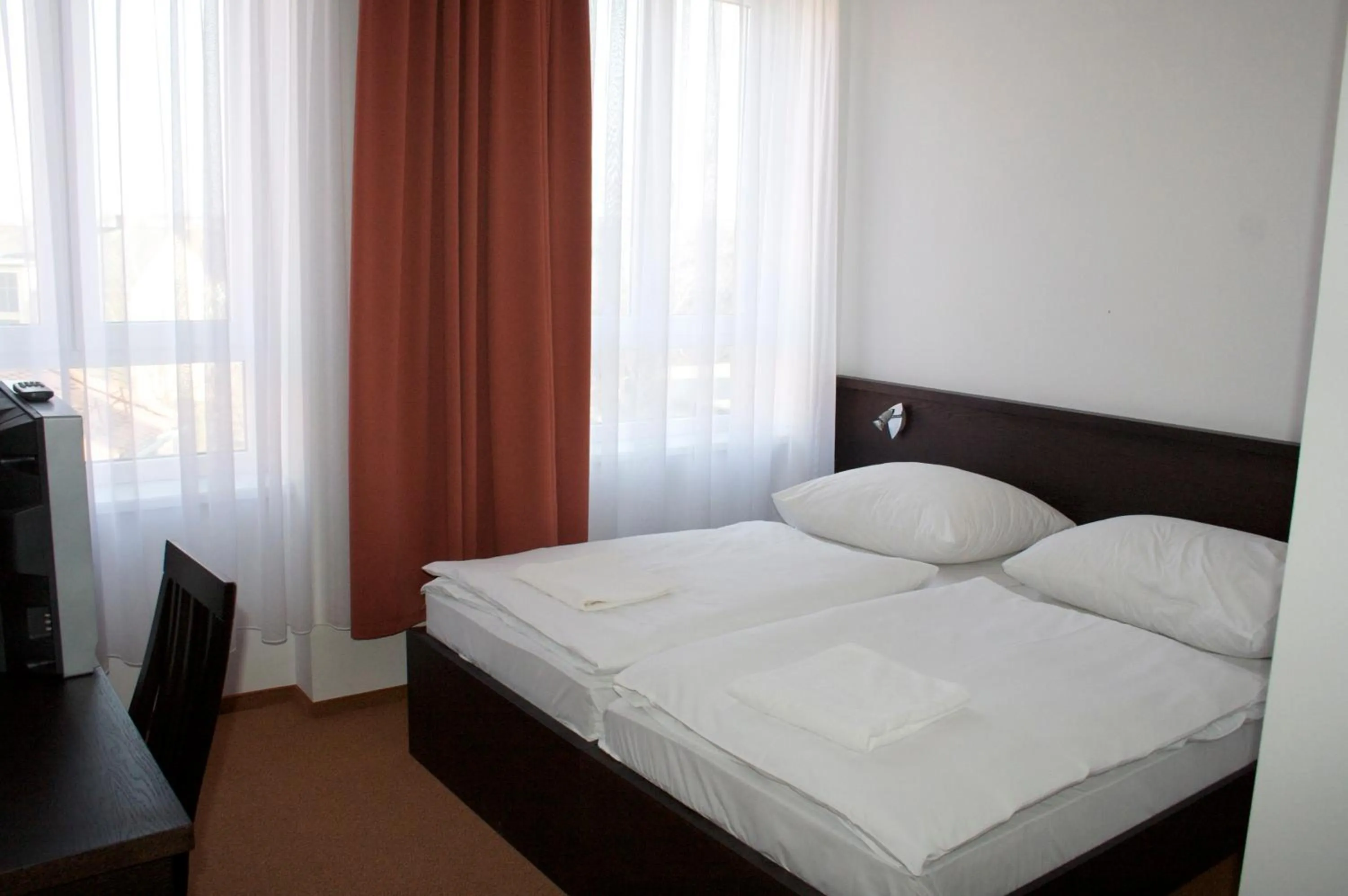 Property building, Bed in Hotel Centrál