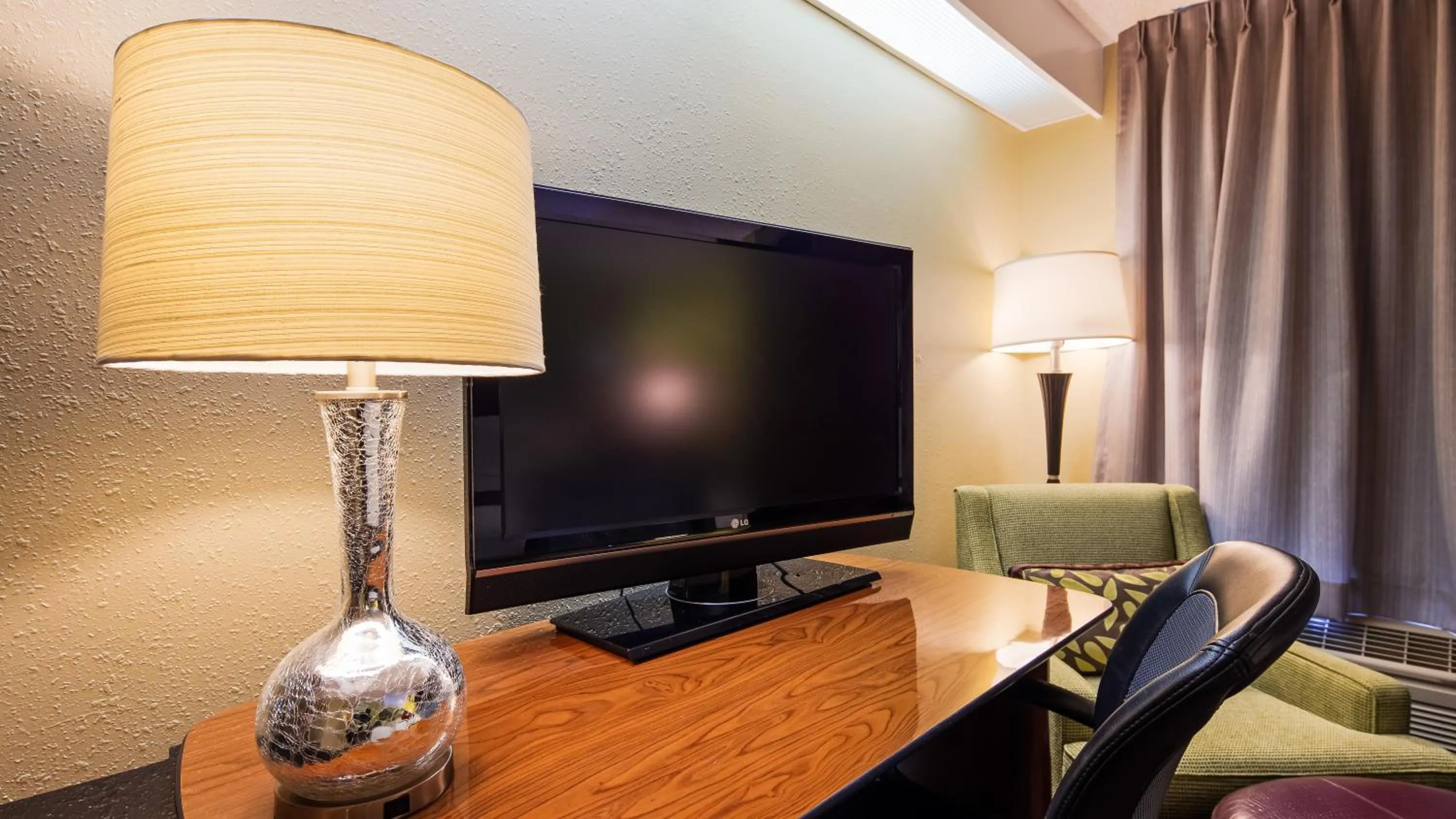 TV and multimedia in Denver North Hotel