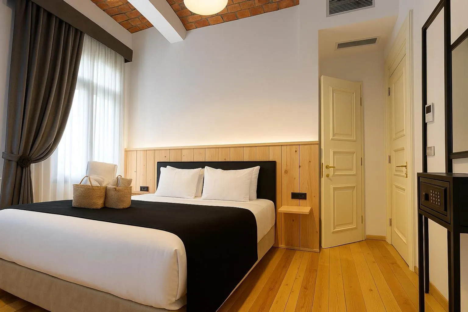 Bed in Taksim Istiklal Street Kamilbey Hotel