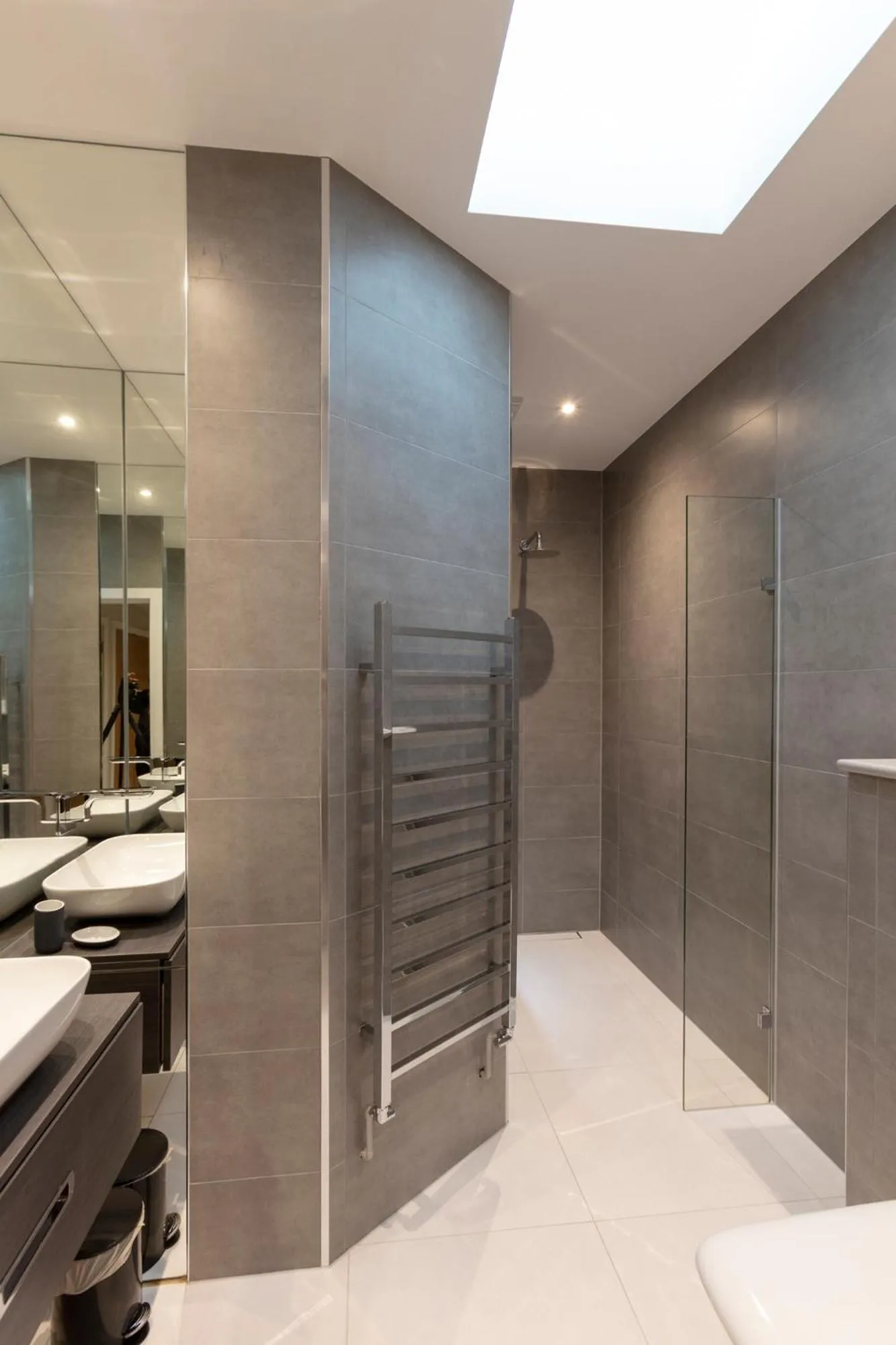 Stunning Central Windsor Town House With Parking