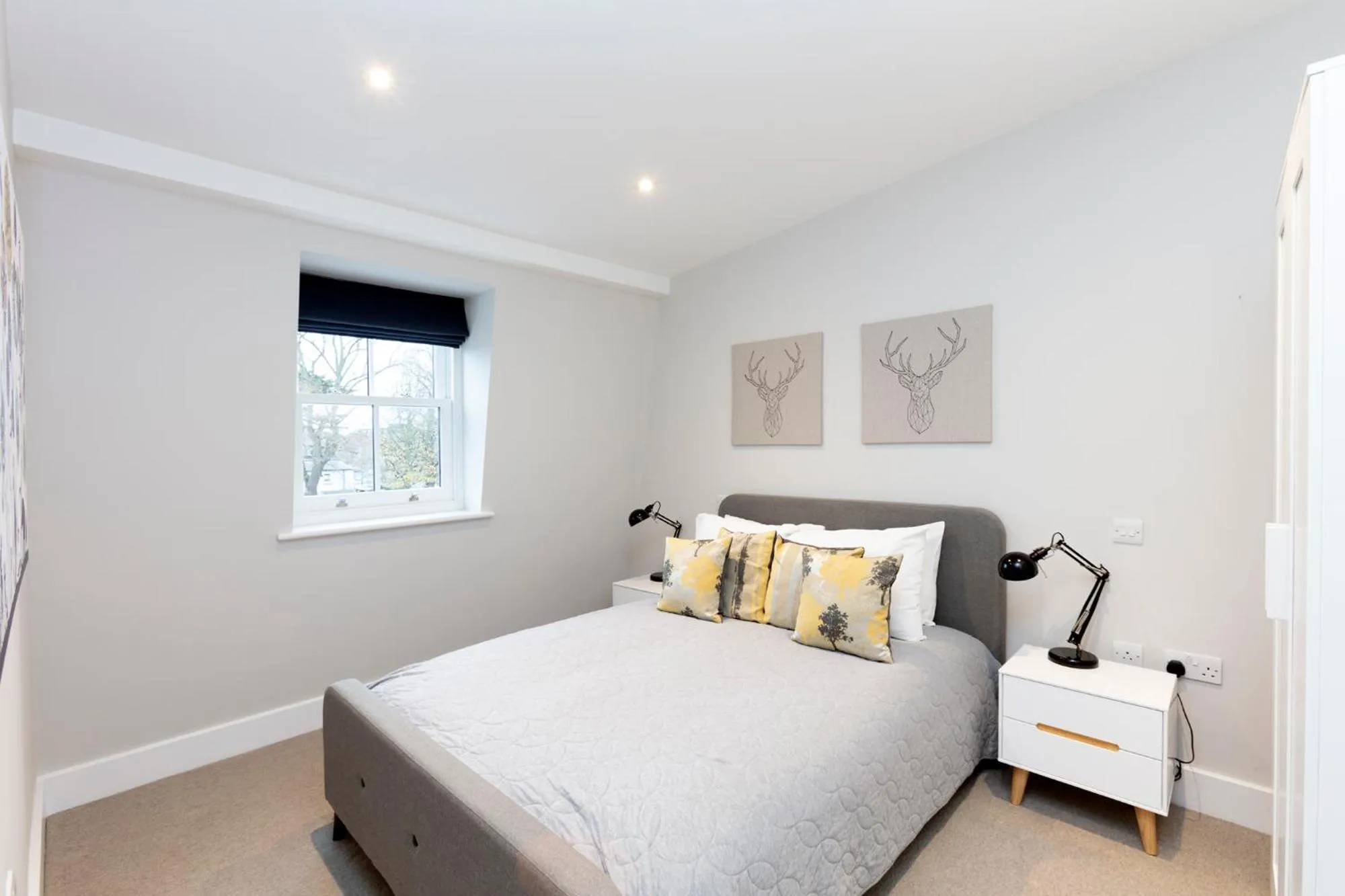Bed in Stunning Central Windsor Town House With Parking