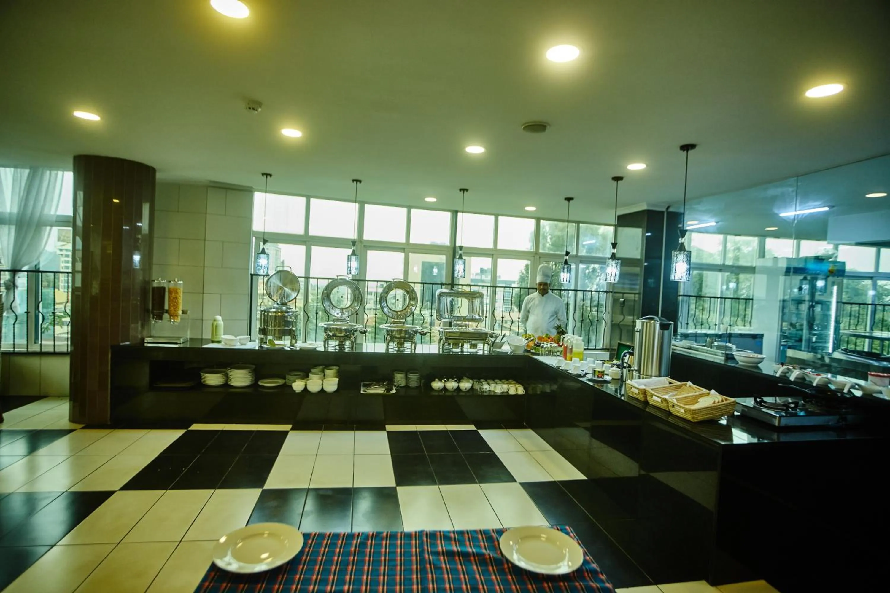 Restaurant/places to eat in seven skies hotel