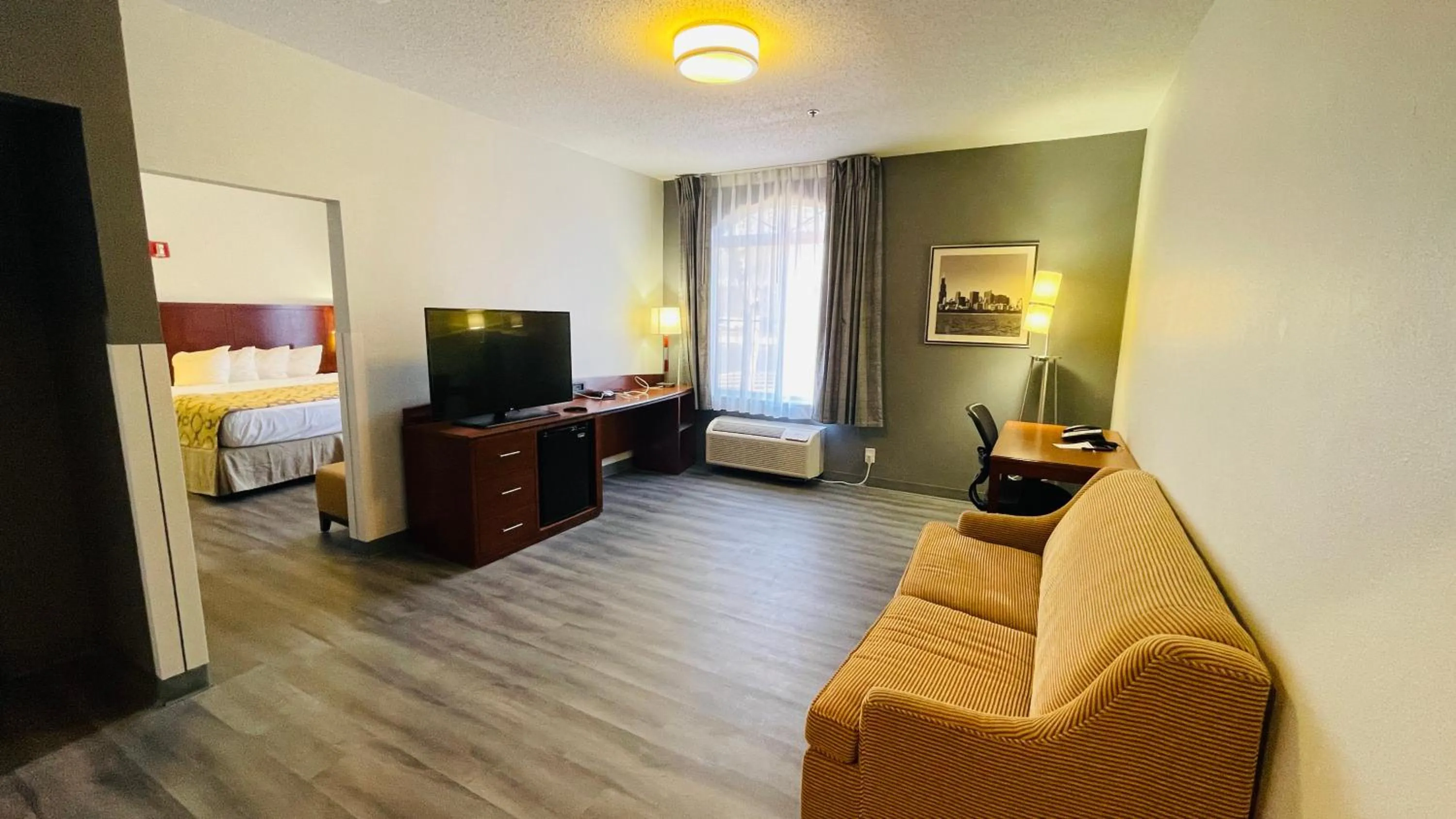 Photo of the whole room, Bed in Baymont by Wyndham Chicago/Calumet City