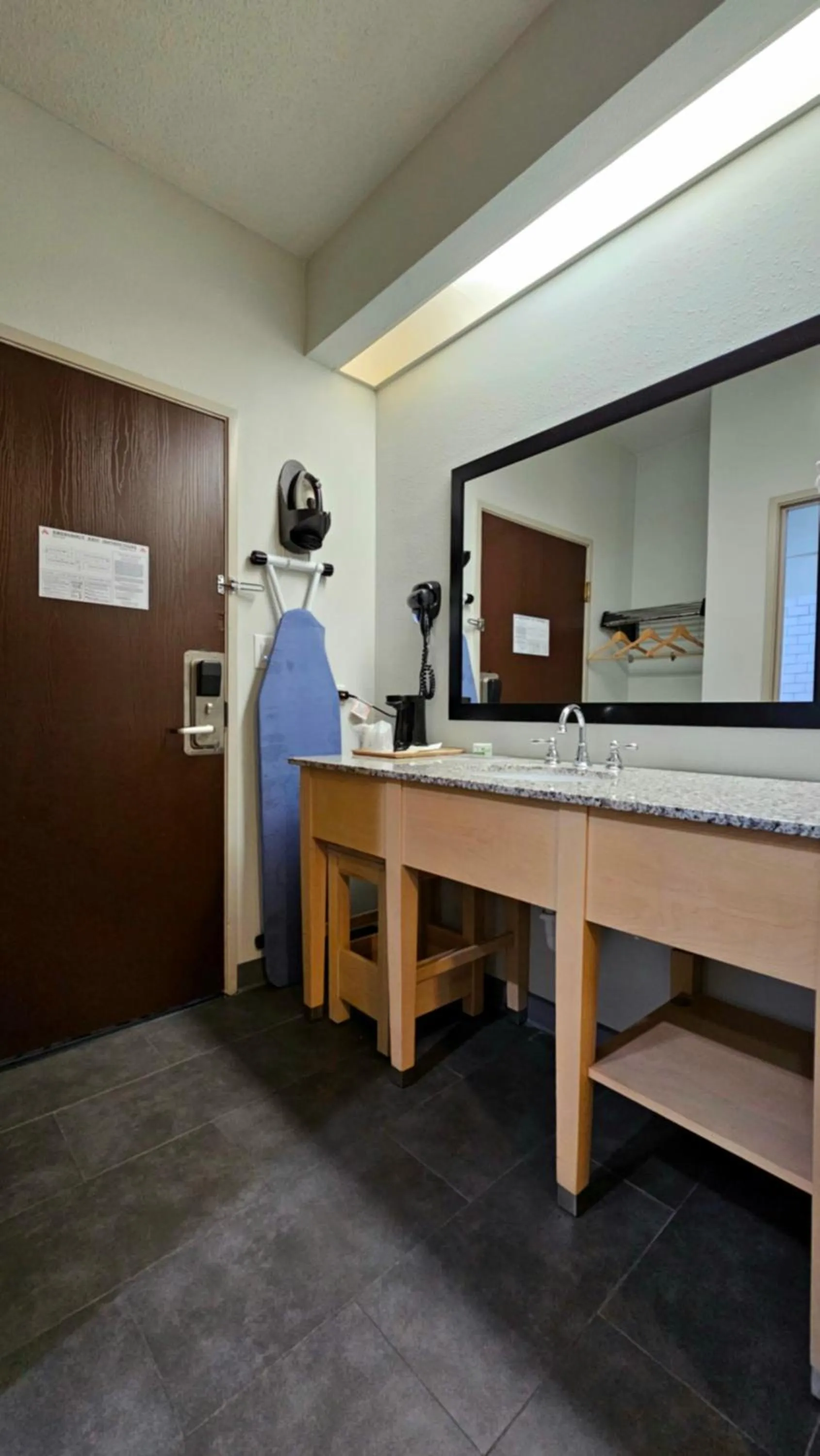 hair dresser in Baymont by Wyndham Chicago/Calumet City