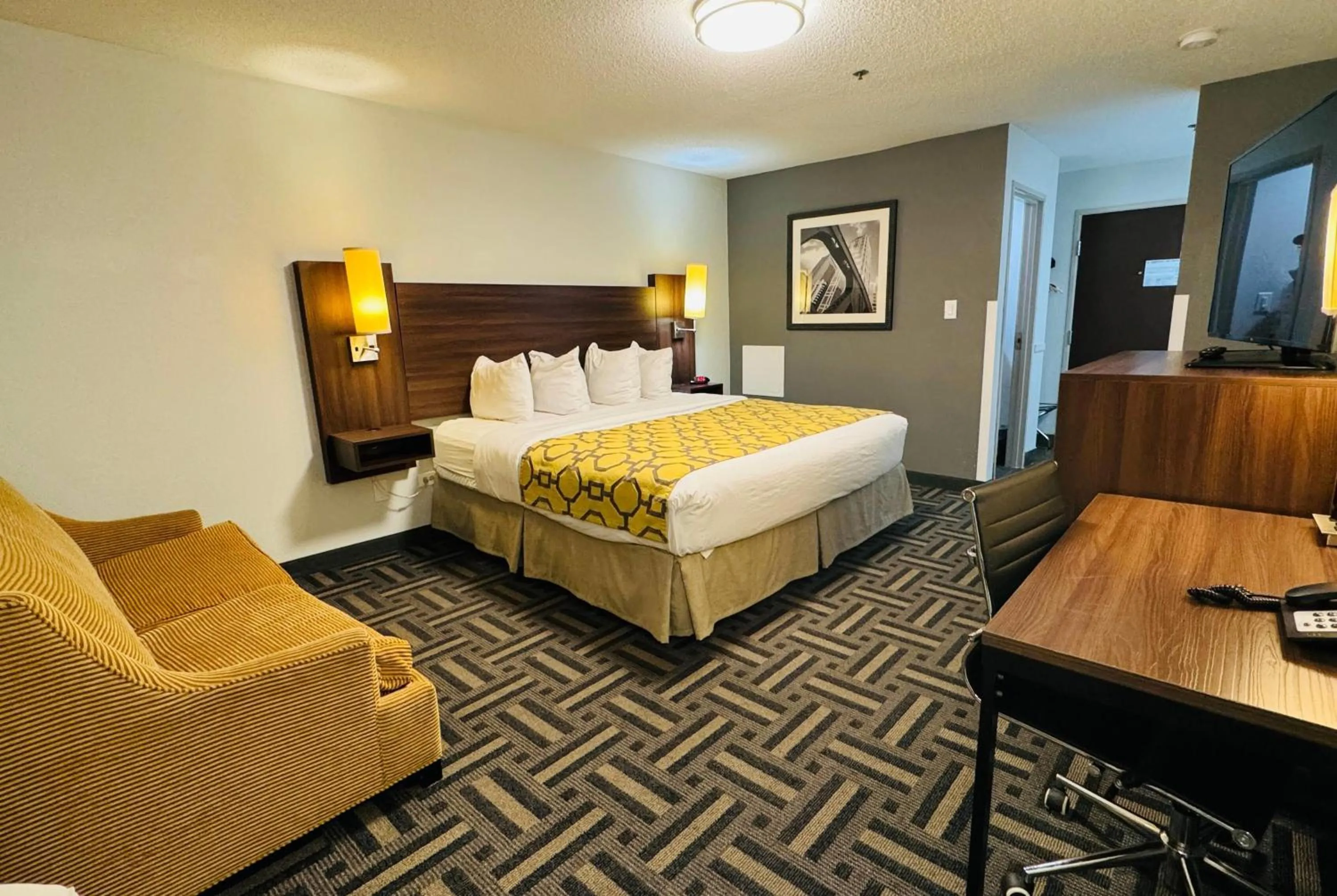 Photo of the whole room, Bed in Baymont by Wyndham Chicago/Calumet City