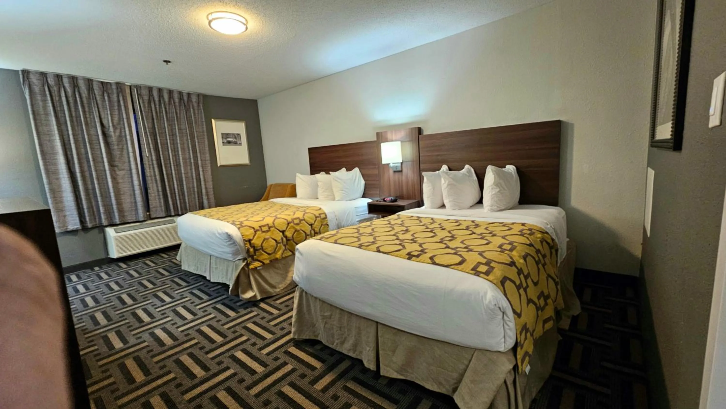 Photo of the whole room, Bed in Baymont by Wyndham Chicago/Calumet City