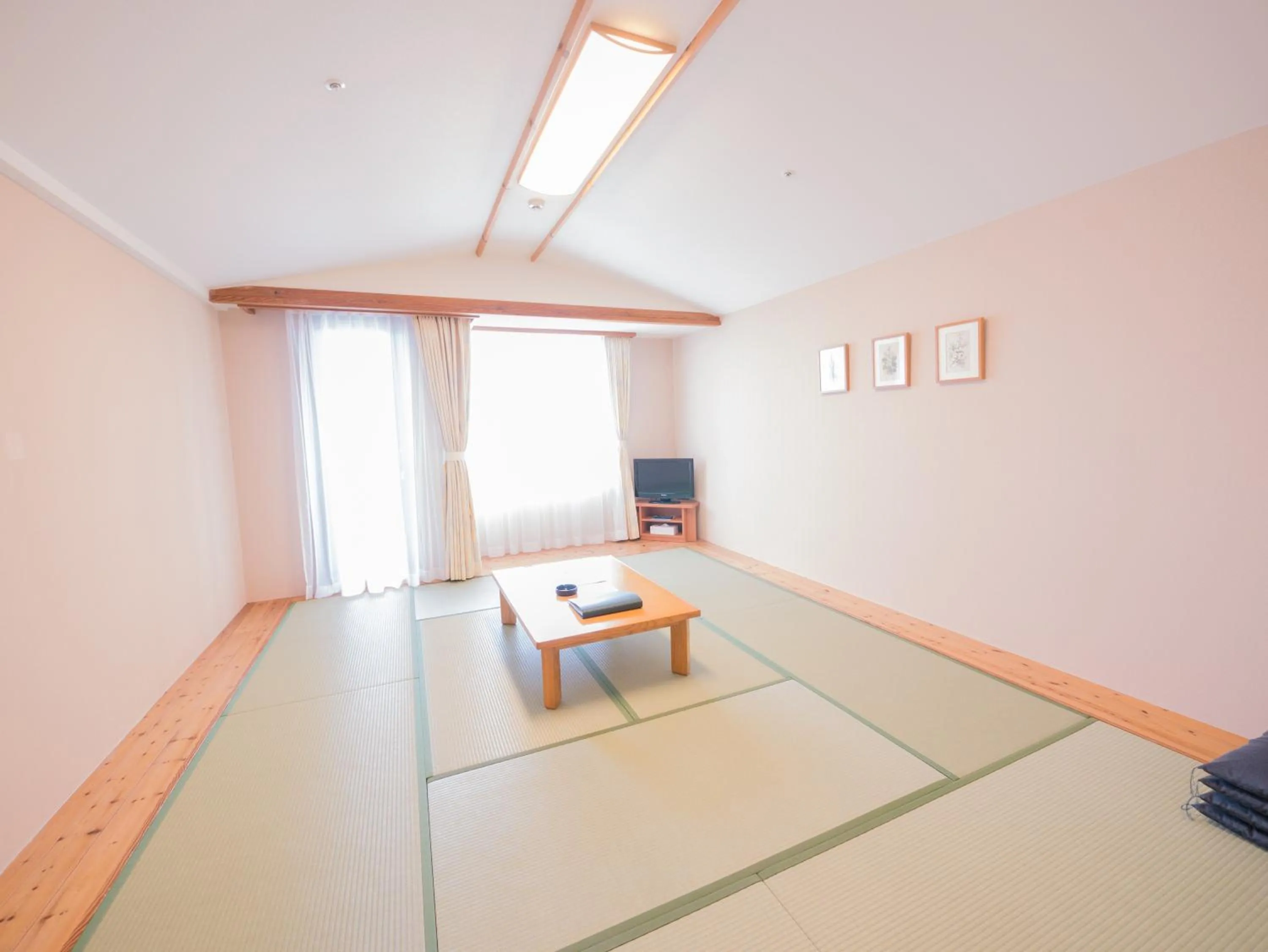 Photo of the whole room in Hotel Harvest Skijam Katsuyama