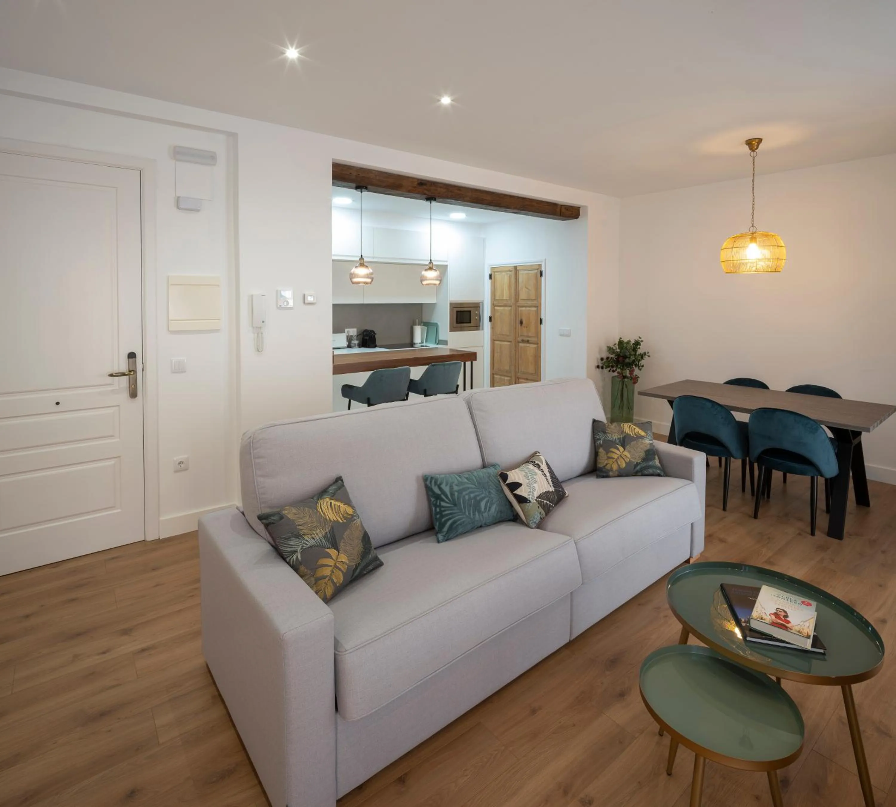 Other in PETRONILA 1881