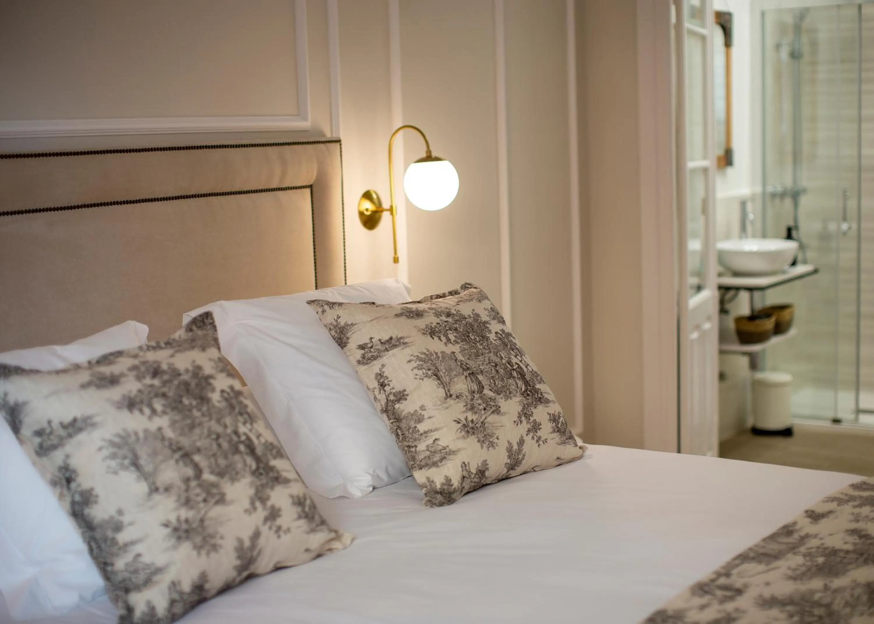 Bedroom, Bed in PETRONILA 1881