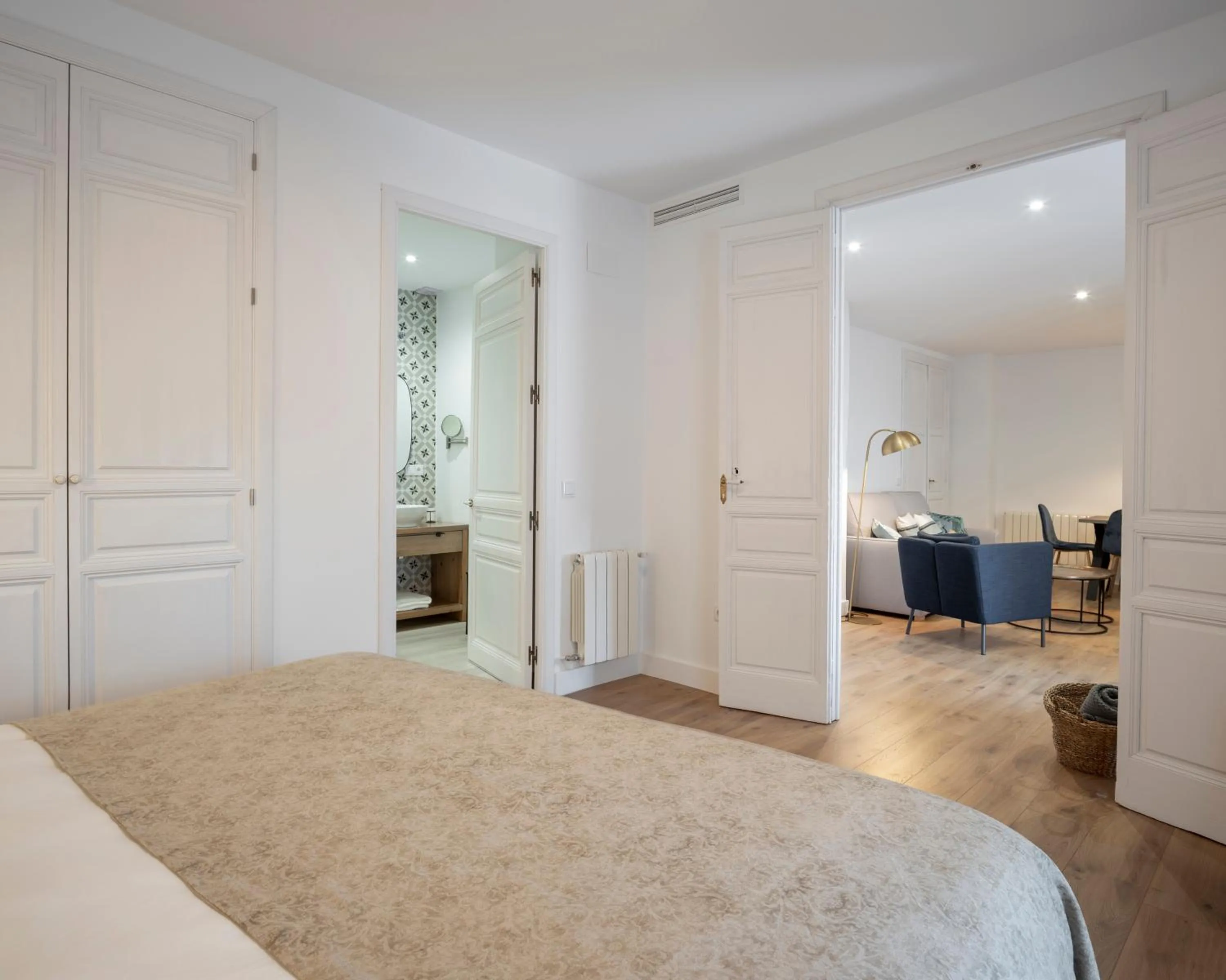 Other, Bed in PETRONILA 1881