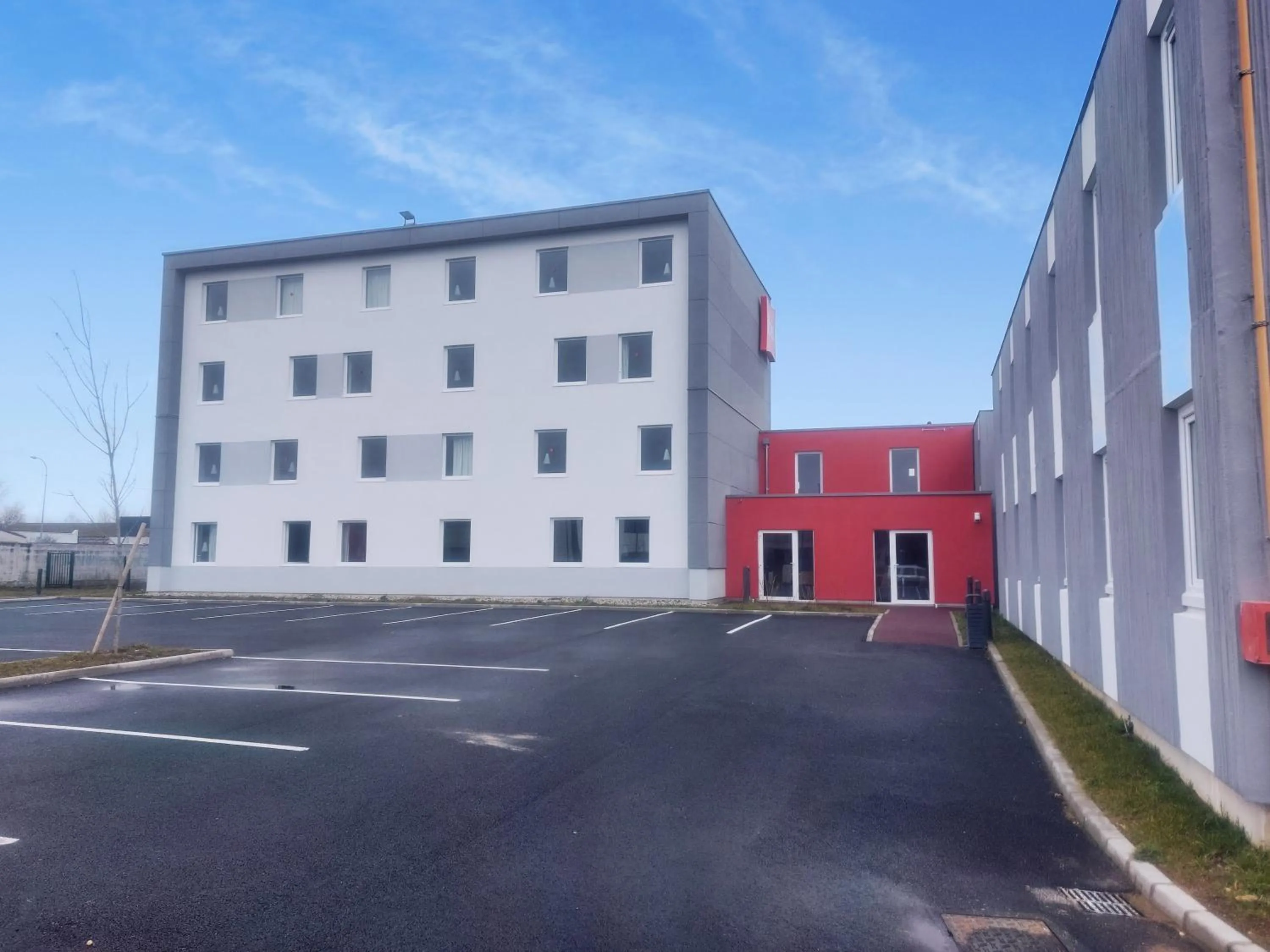 Property building in ibis Moulins