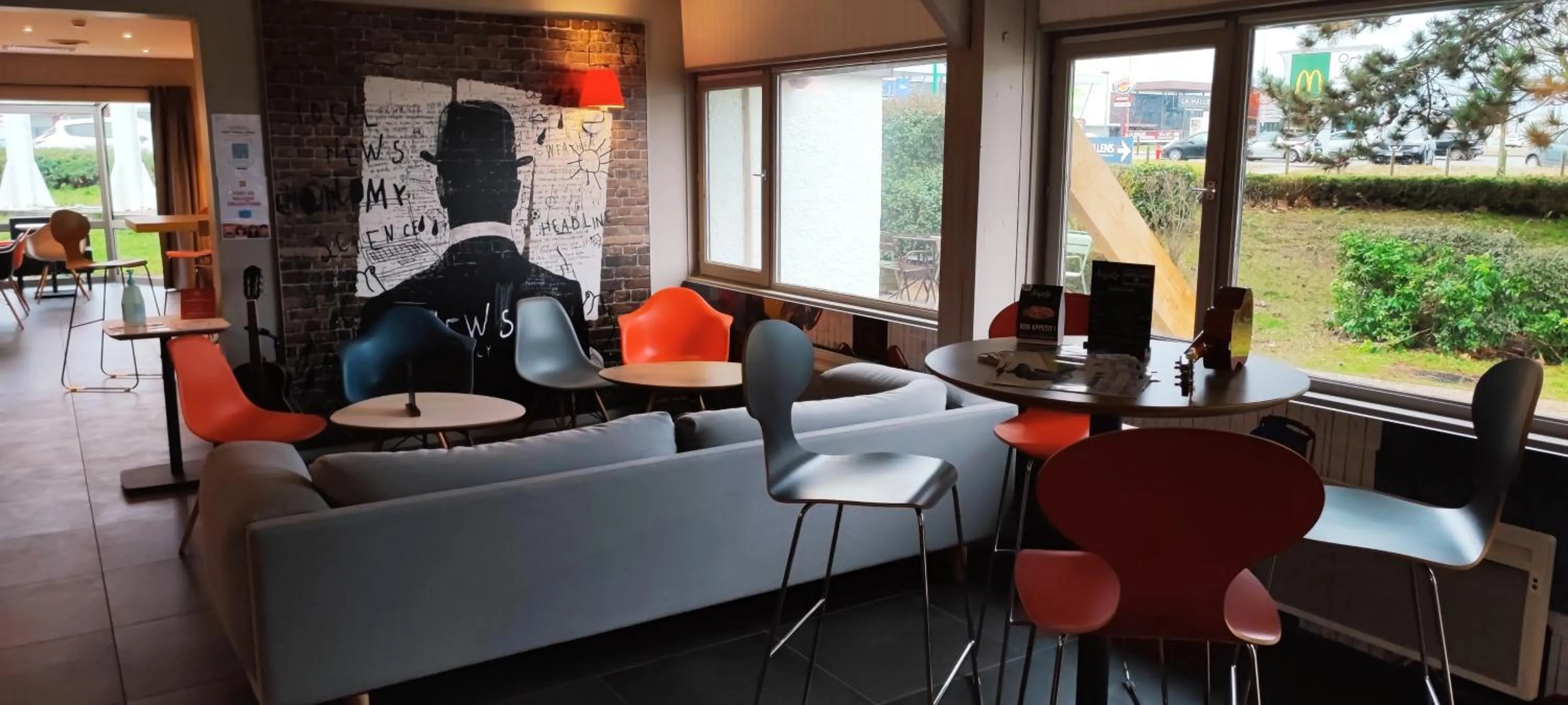 Lobby or reception in ibis Moulins