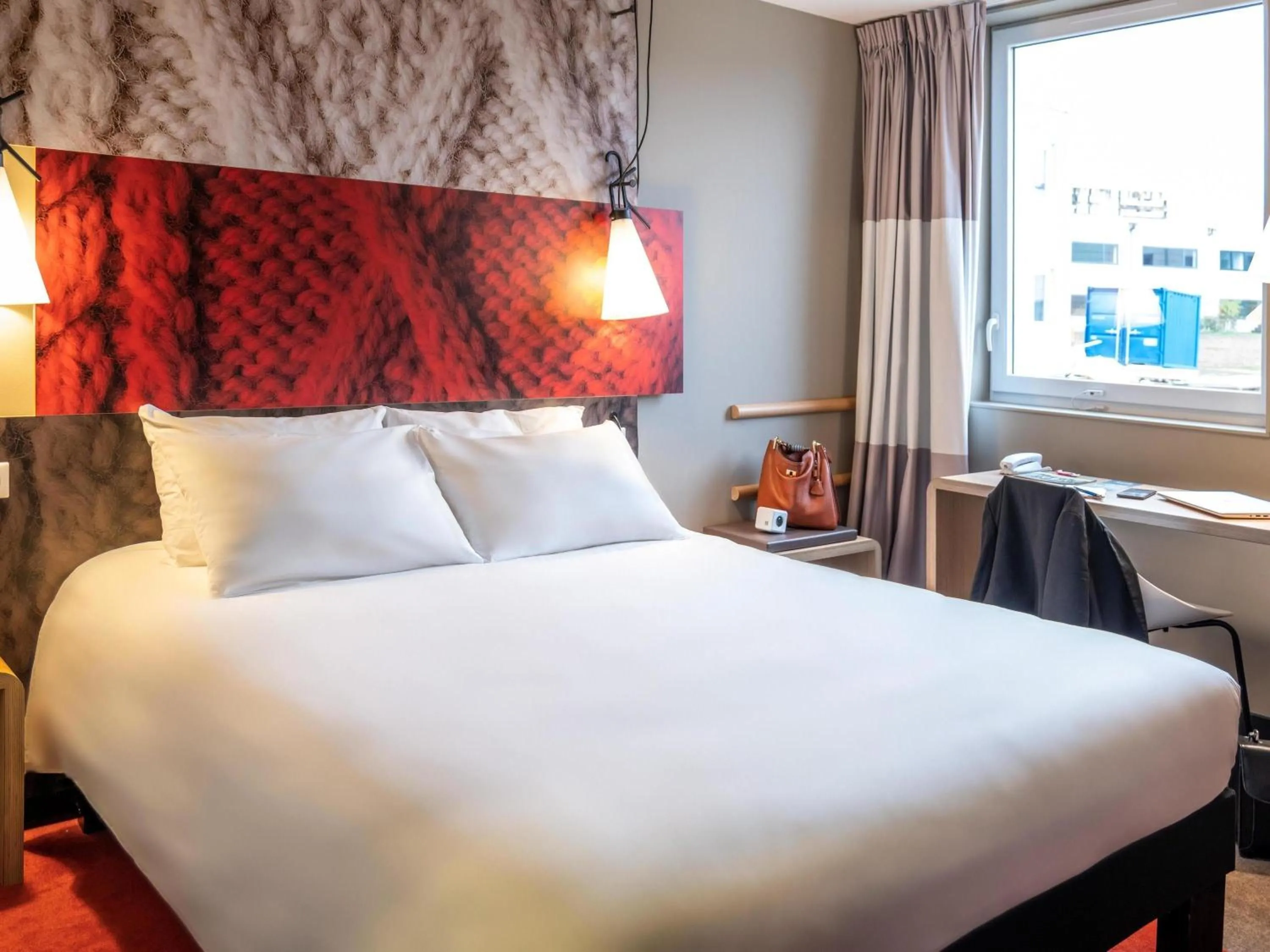 Superior Double Room with Bath or Shower in ibis Moulins