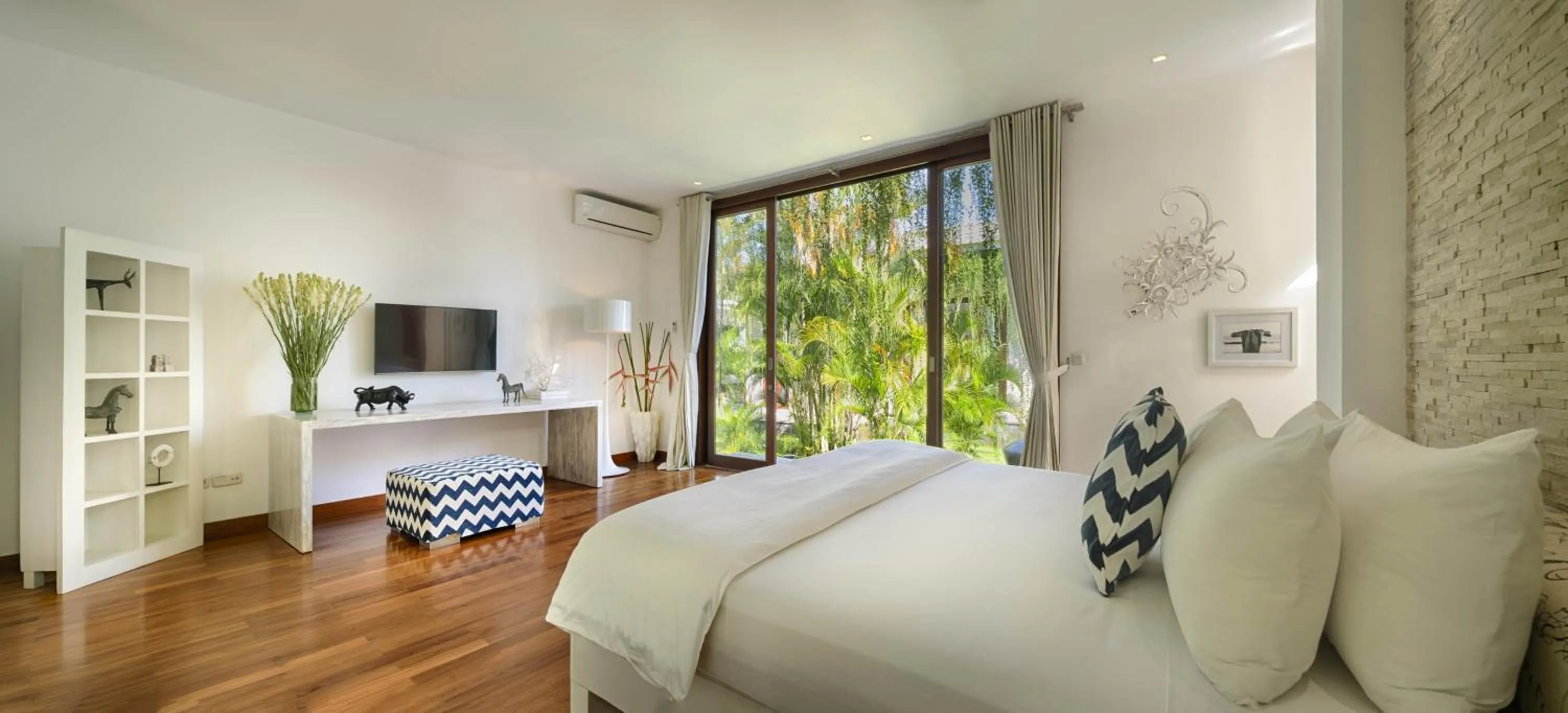 Photo of the whole room, Bed in Pure Villa Bali by Nagisa Bali