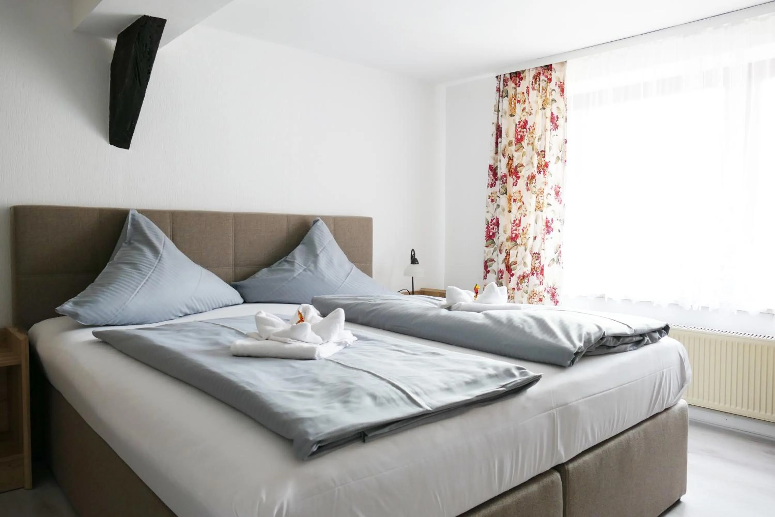 Bed in Hotel Weserstuben