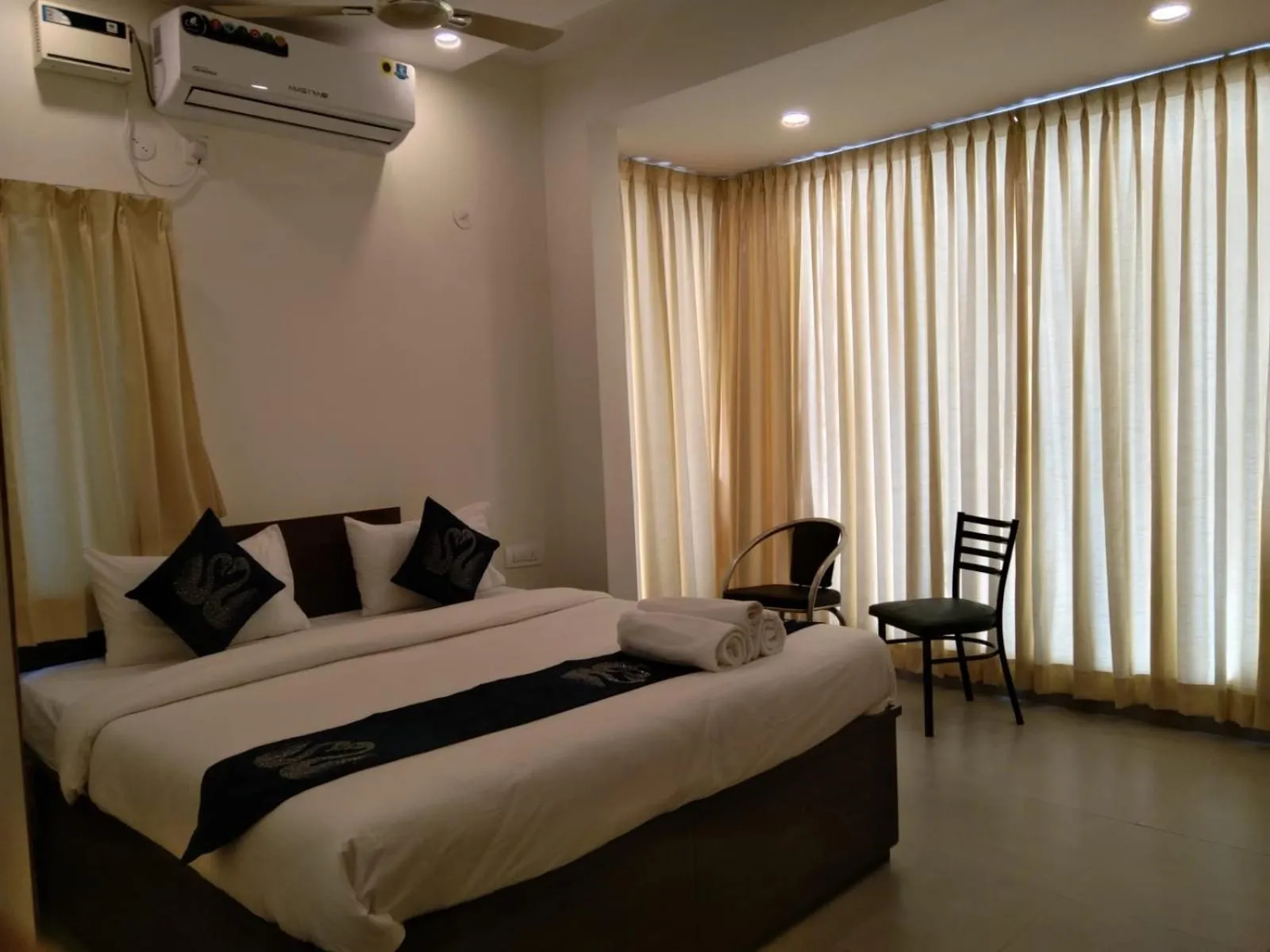 Bed in Hotel Amulya Fine Dine